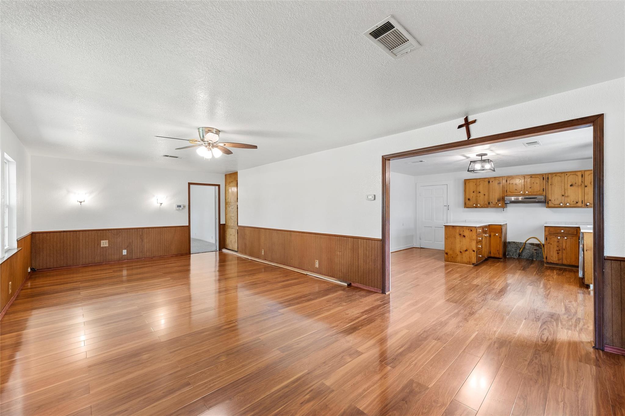 703 N Wilcox St, Rockdale, TX 76567