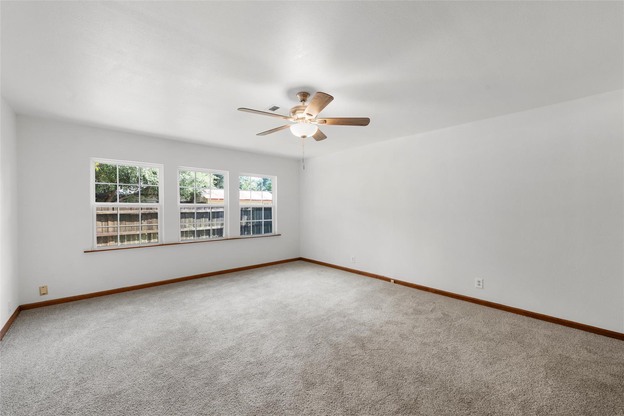 703 N Wilcox St, Rockdale, TX 76567