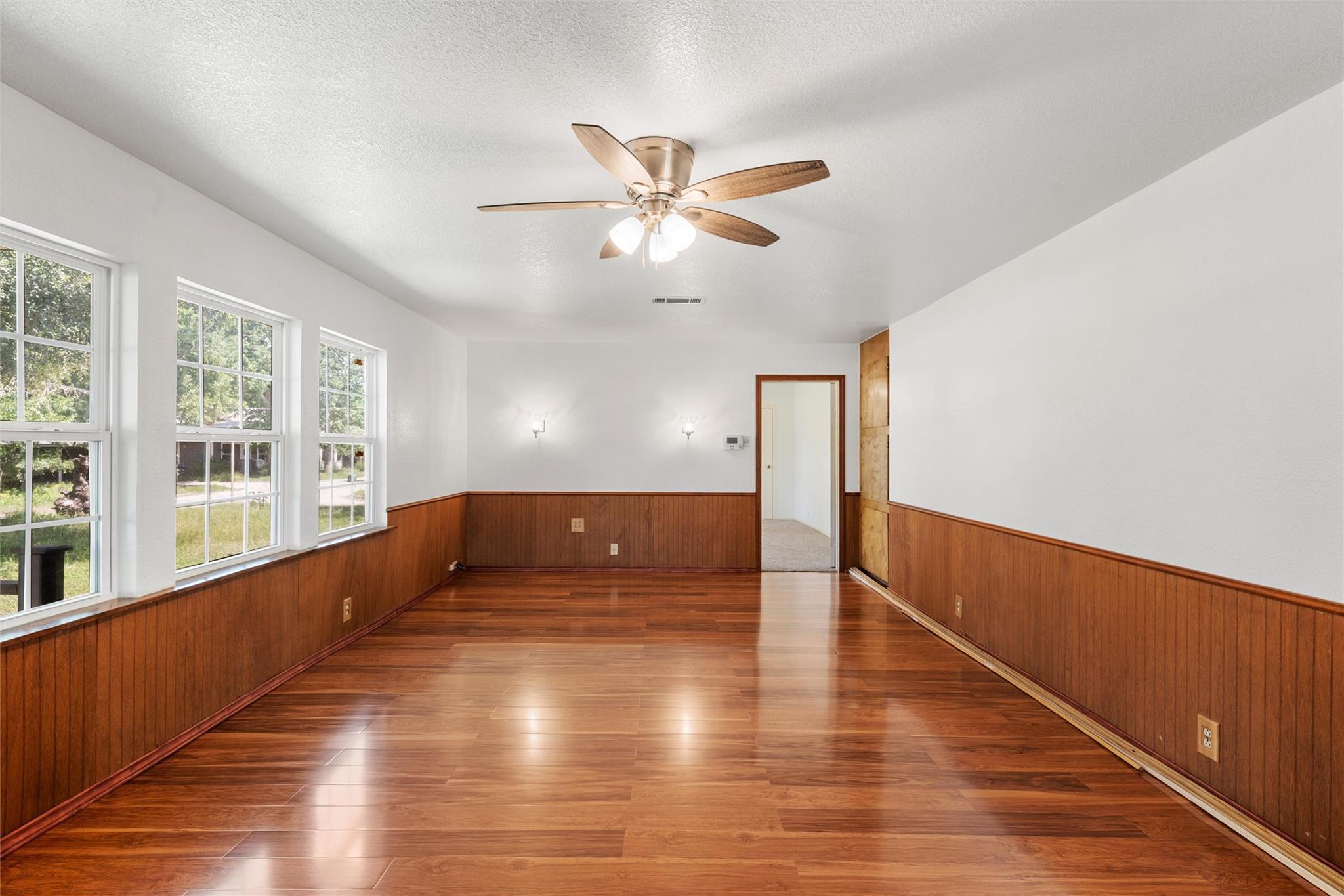 703 N Wilcox St, Rockdale, TX 76567