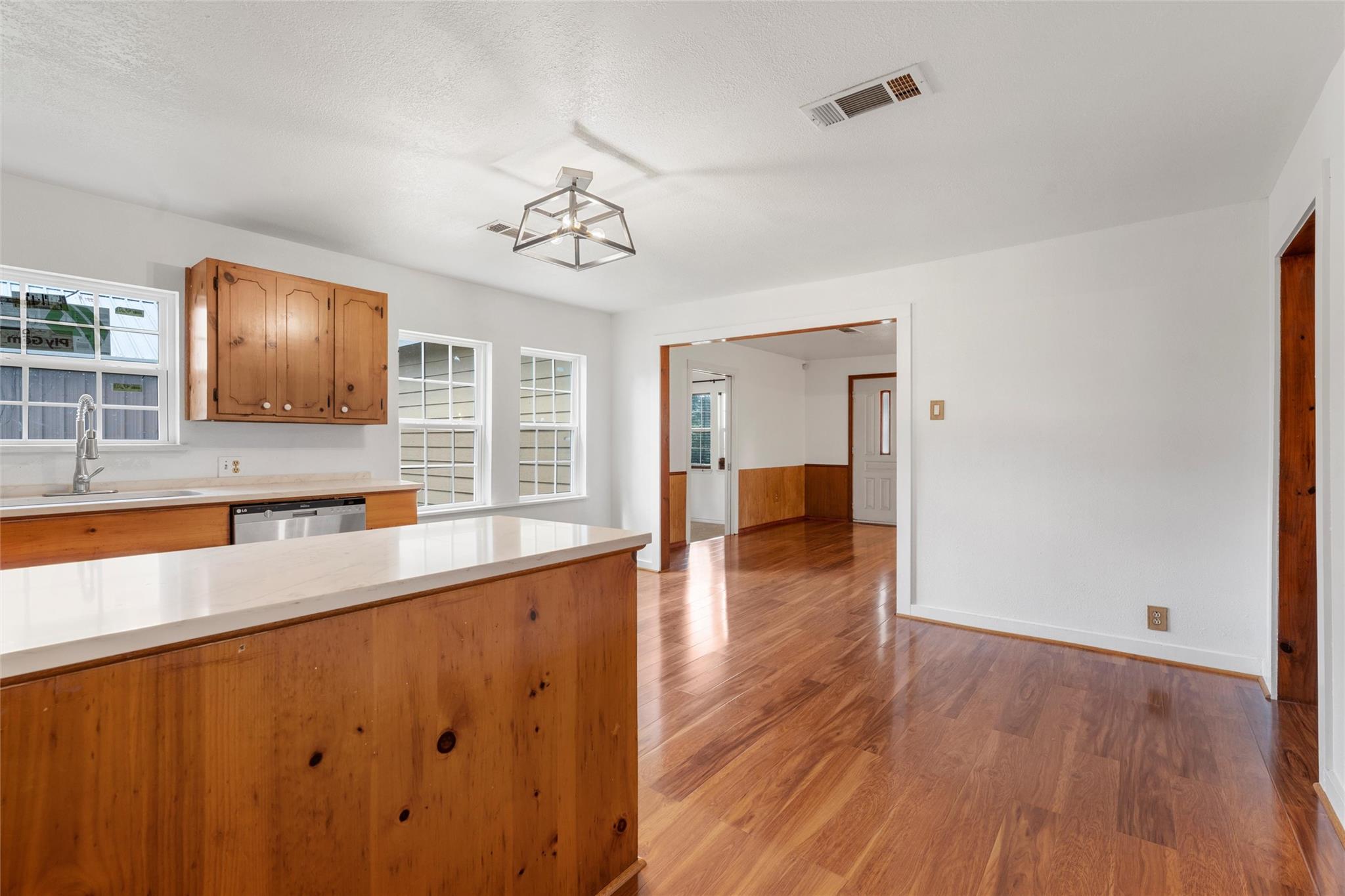 703 N Wilcox St, Rockdale, TX 76567