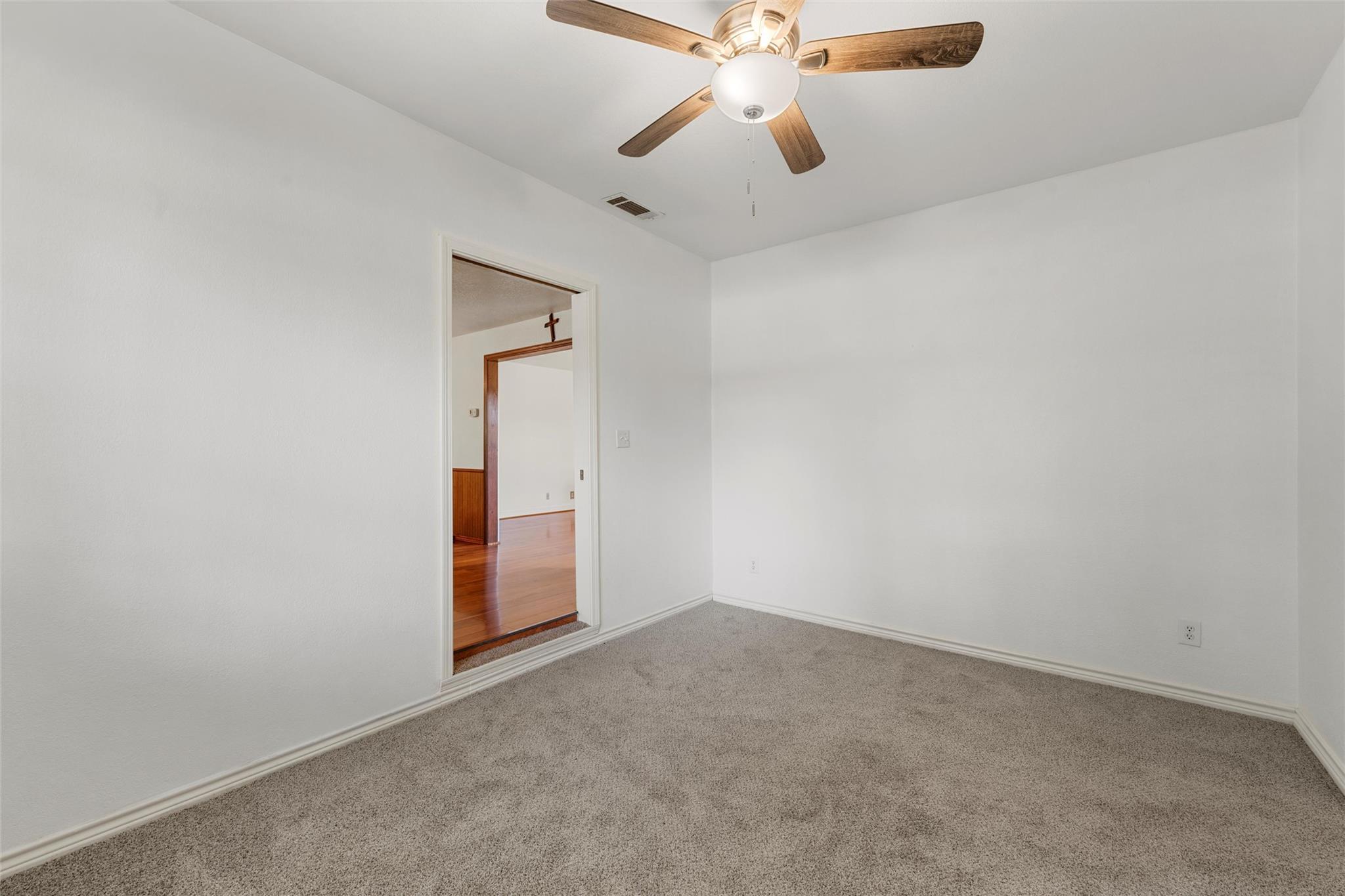 703 N Wilcox St, Rockdale, TX 76567