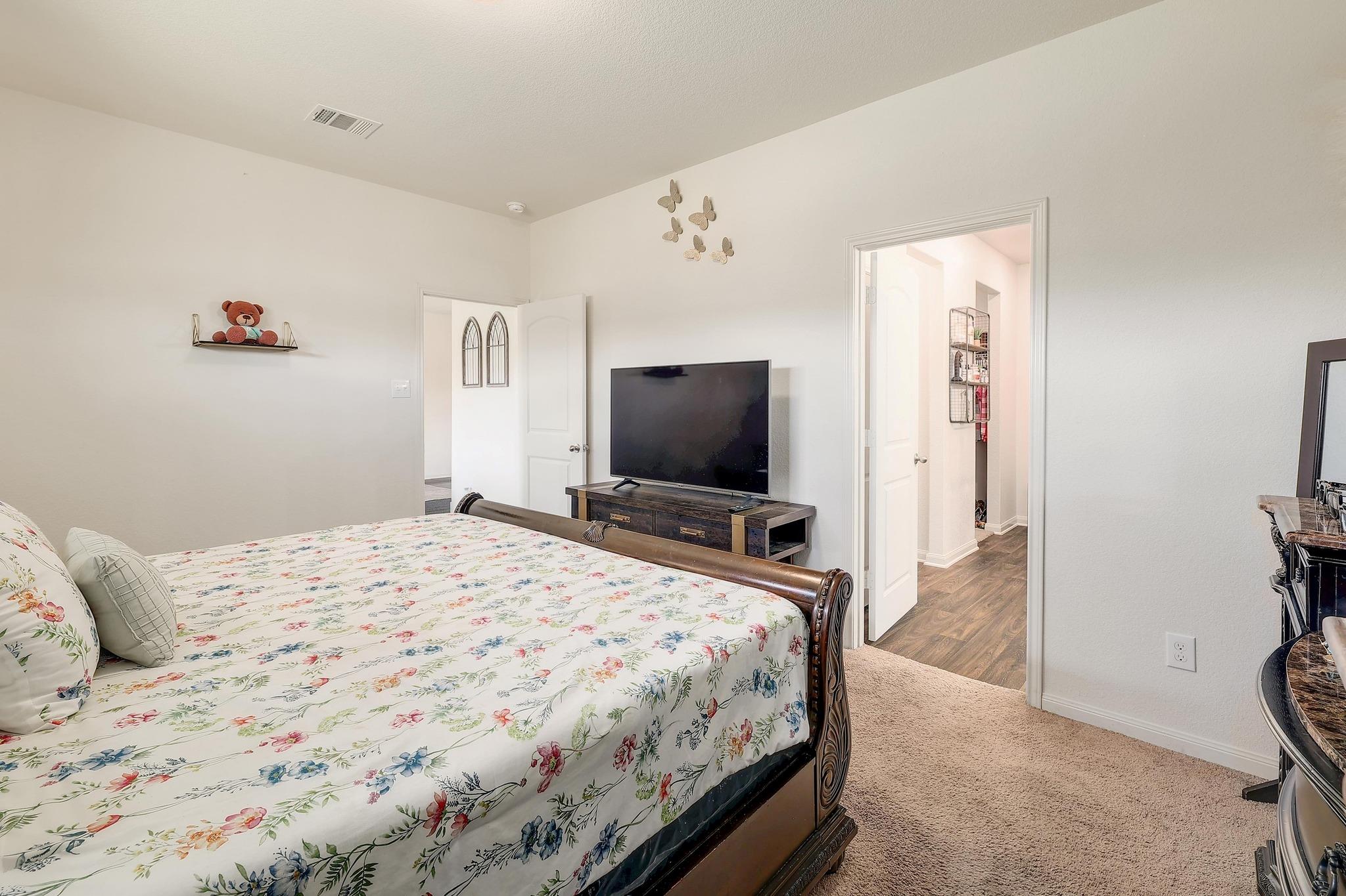 660 Yearwood Ln, Jarrell, TX 76537