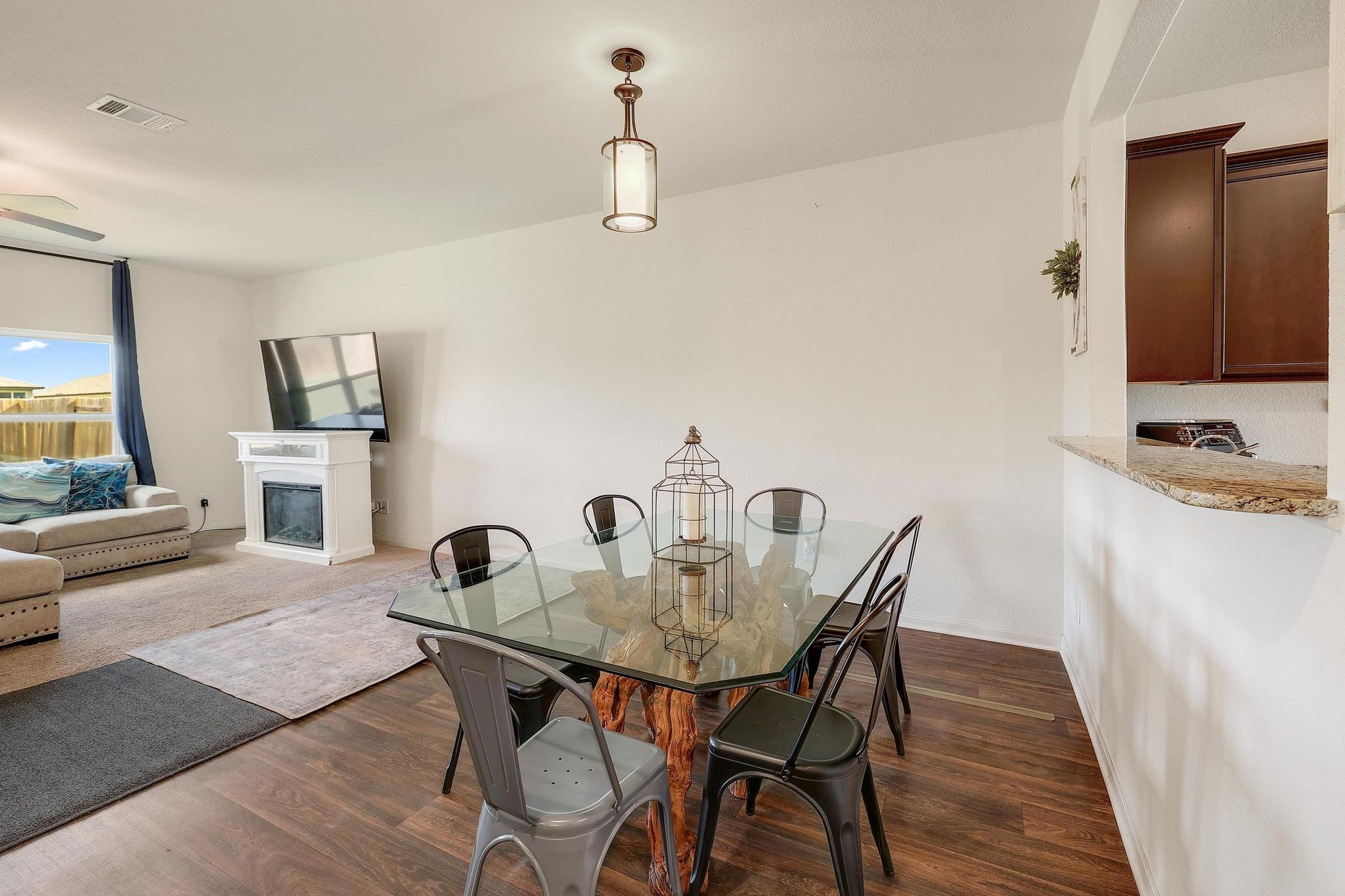 660 Yearwood Ln, Jarrell, TX 76537