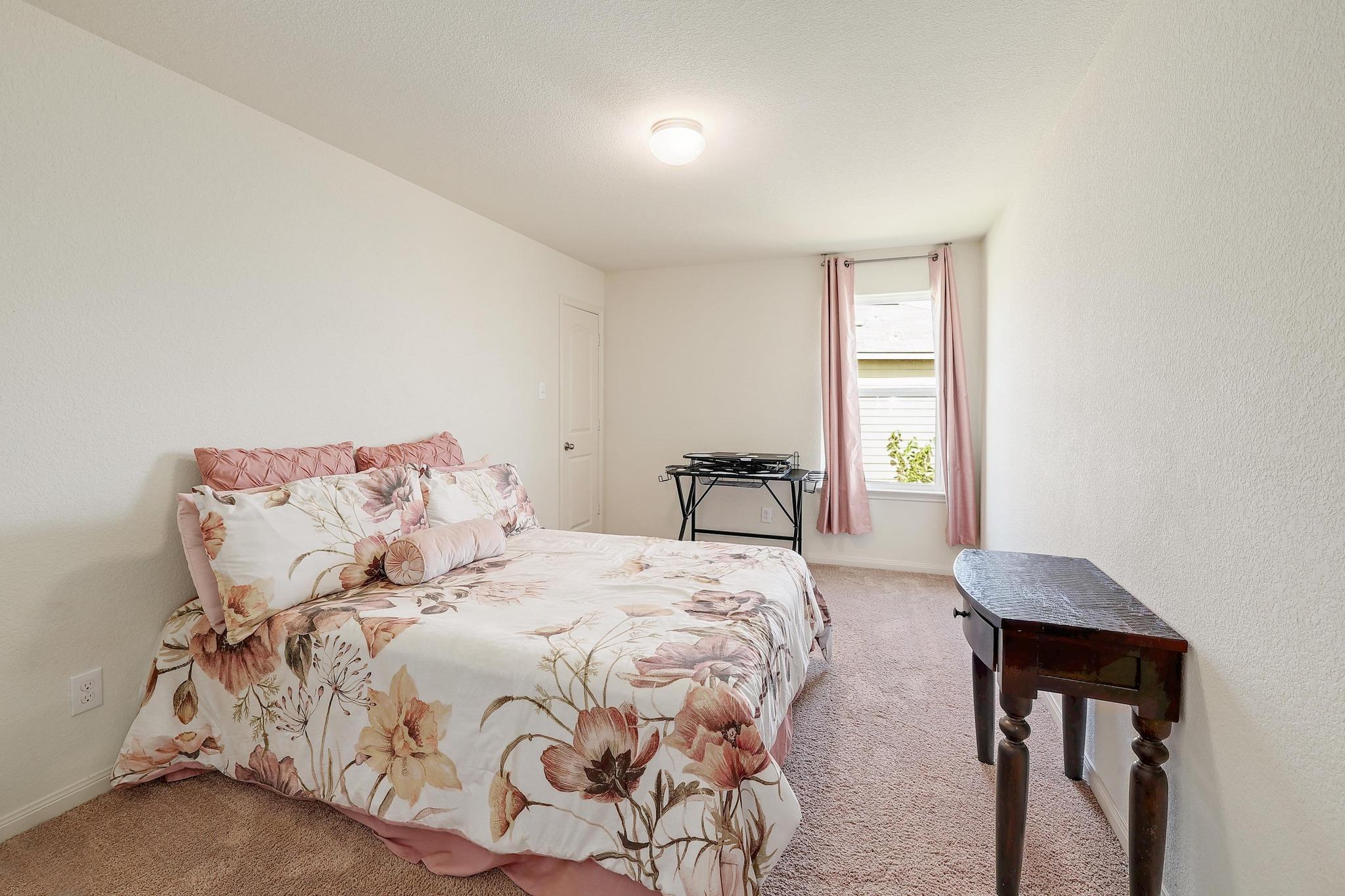 660 Yearwood Ln, Jarrell, TX 76537