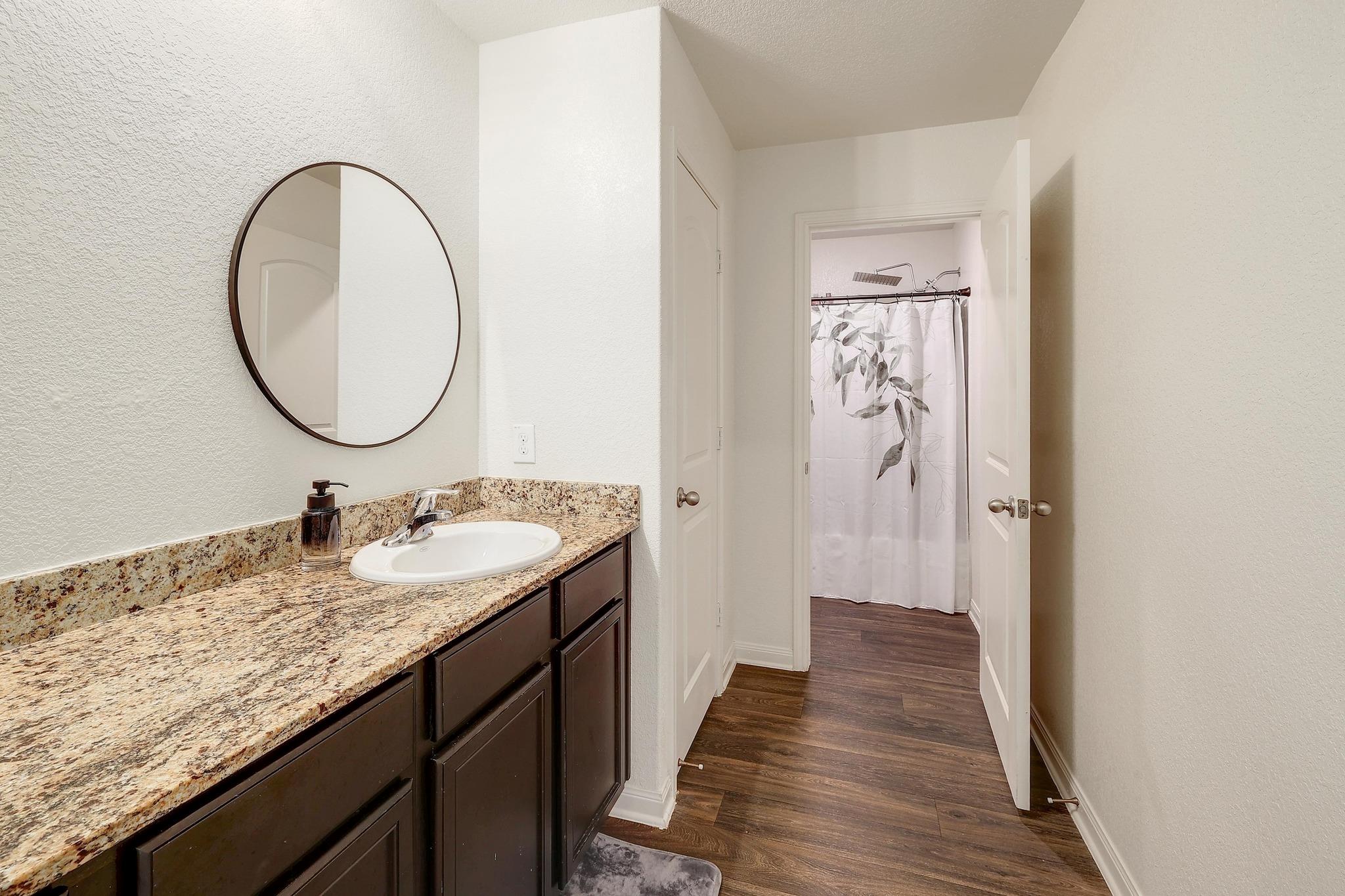 660 Yearwood Ln, Jarrell, TX 76537