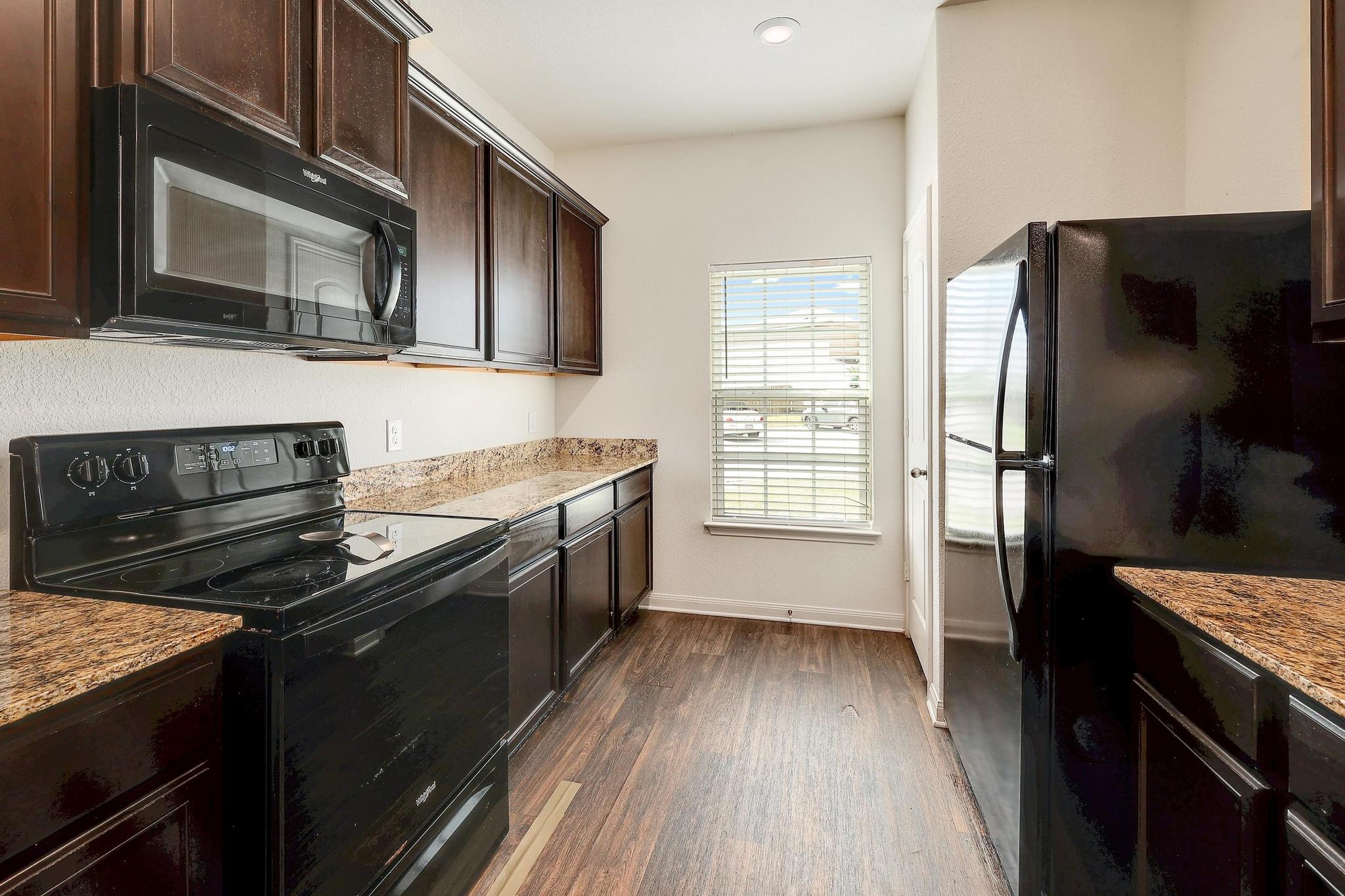 660 Yearwood Ln, Jarrell, TX 76537