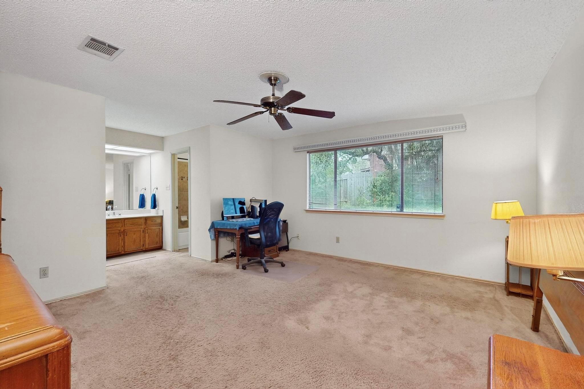 12062 Lincolnshire Dr, Austin, TX 78758