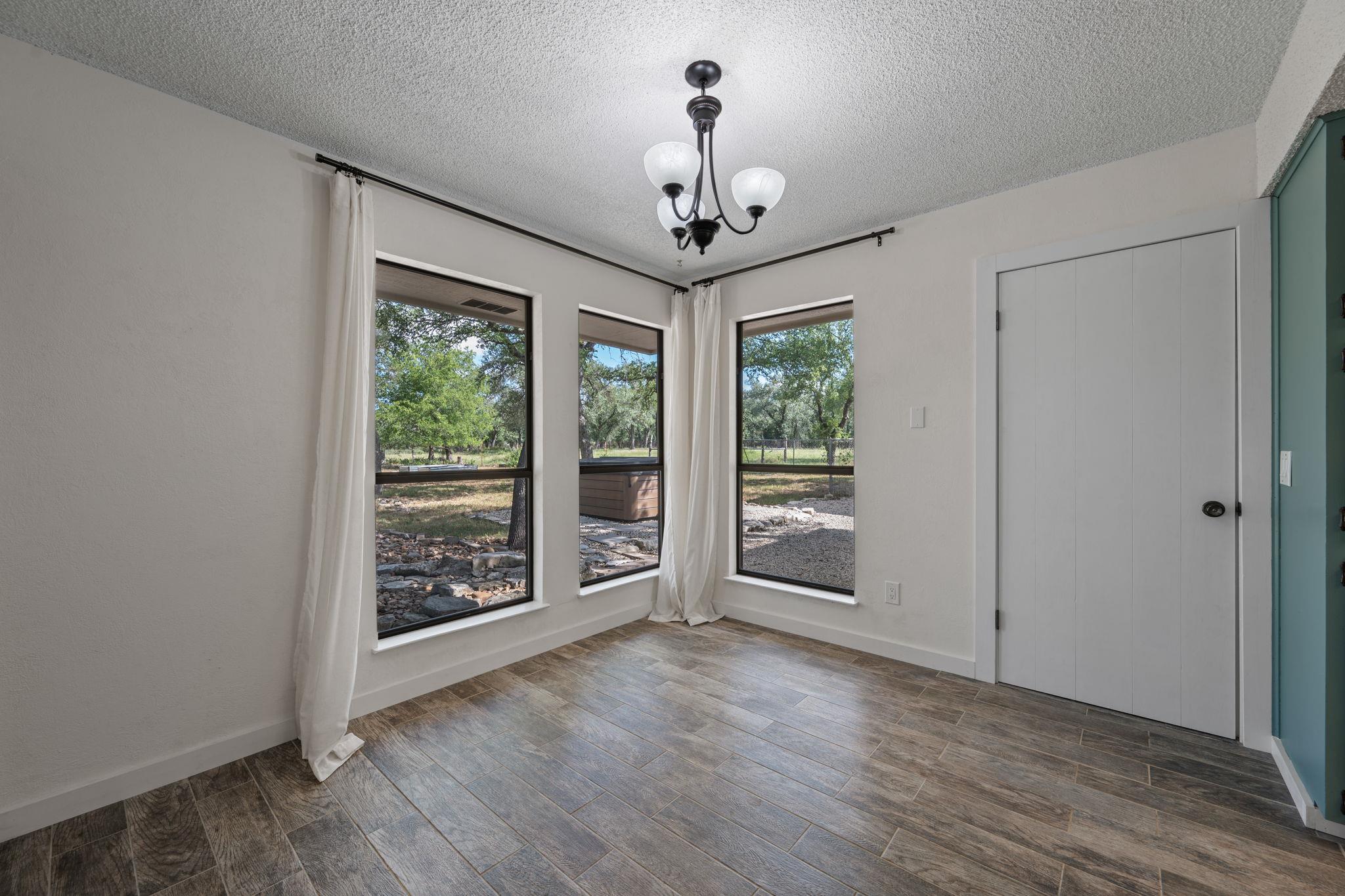 216 Country Rd, Georgetown, TX 78628