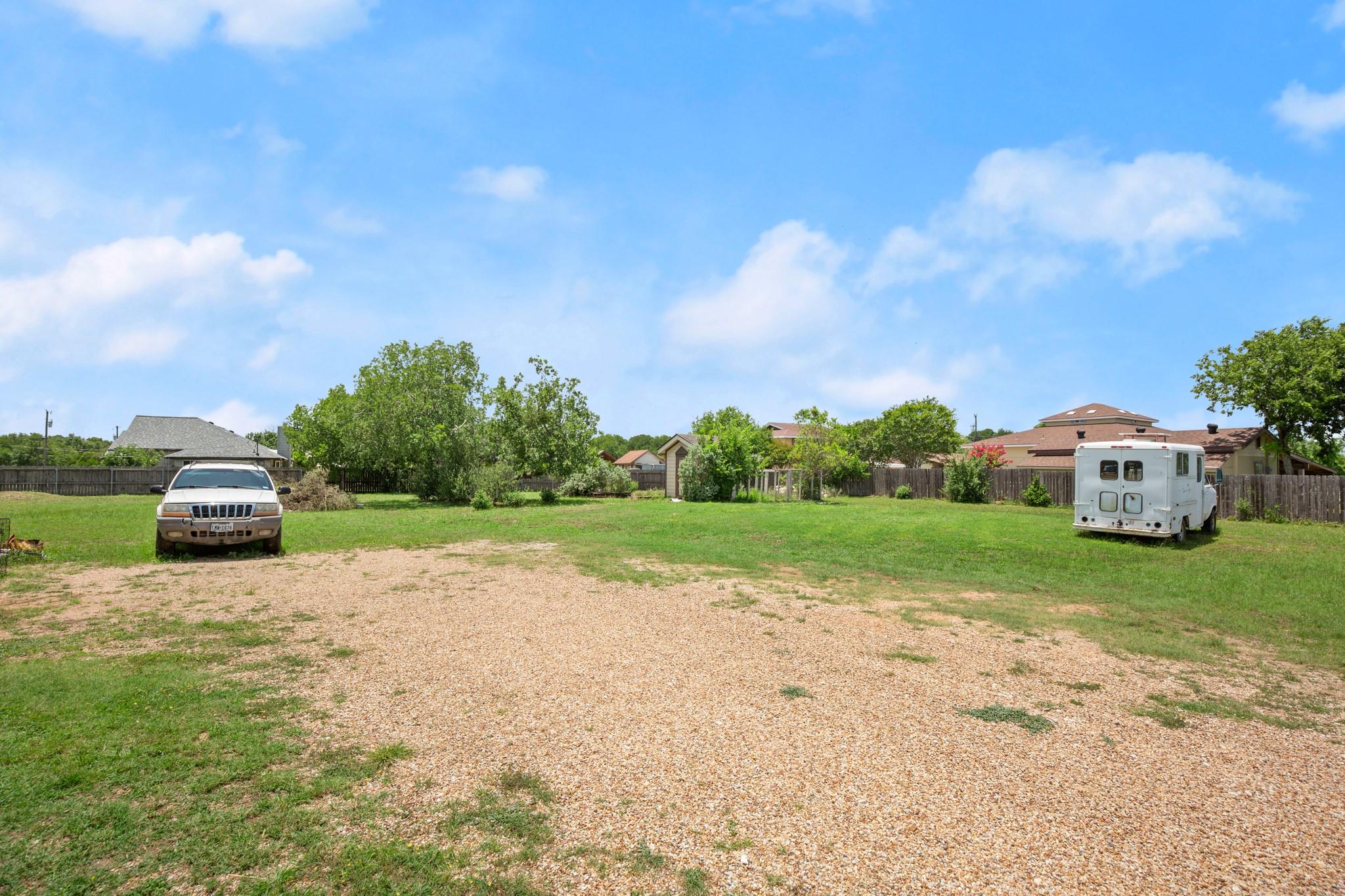 101 Homestead Rd, Kyle, TX 78640