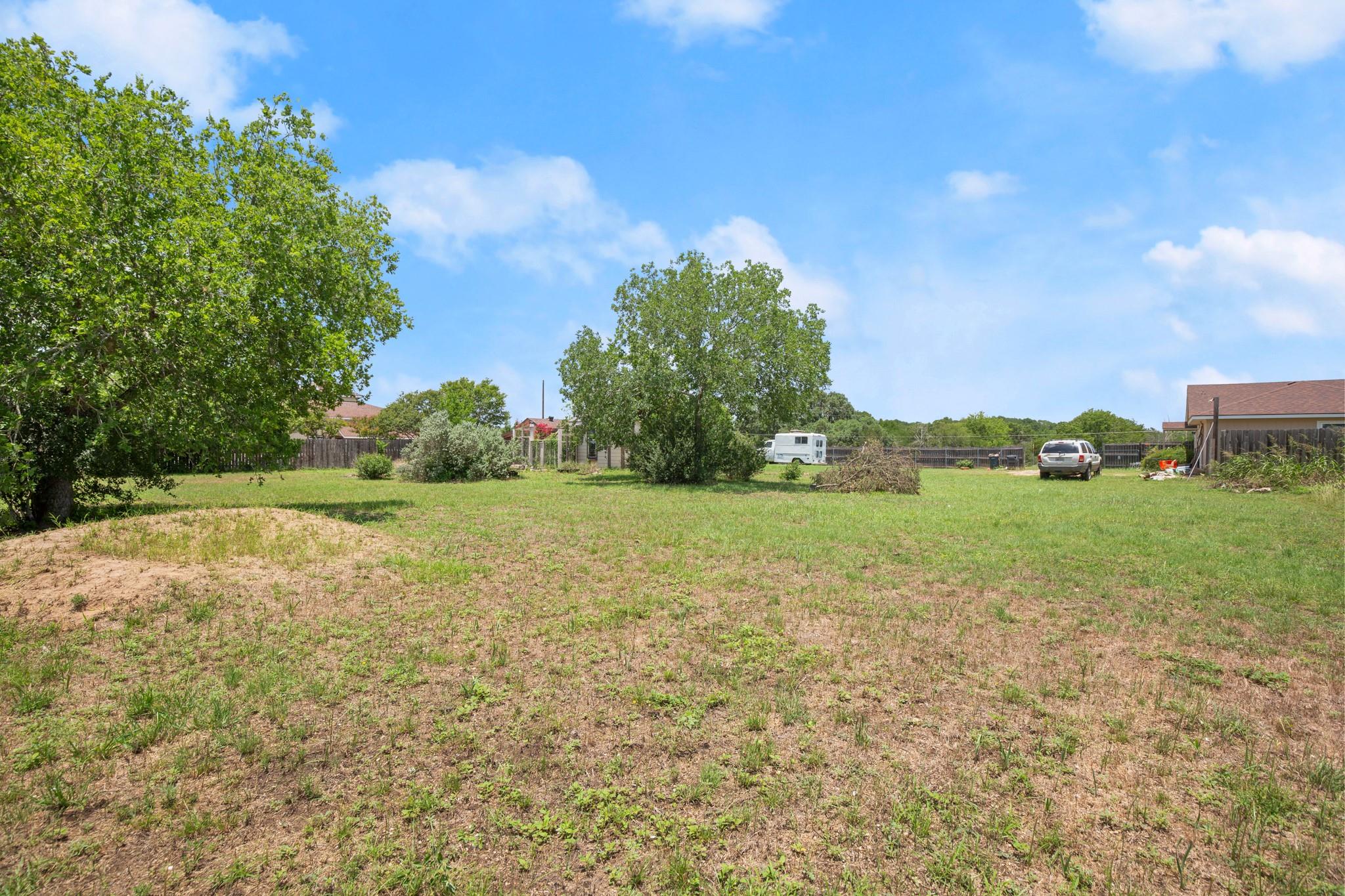 101 Homestead Rd, Kyle, TX 78640