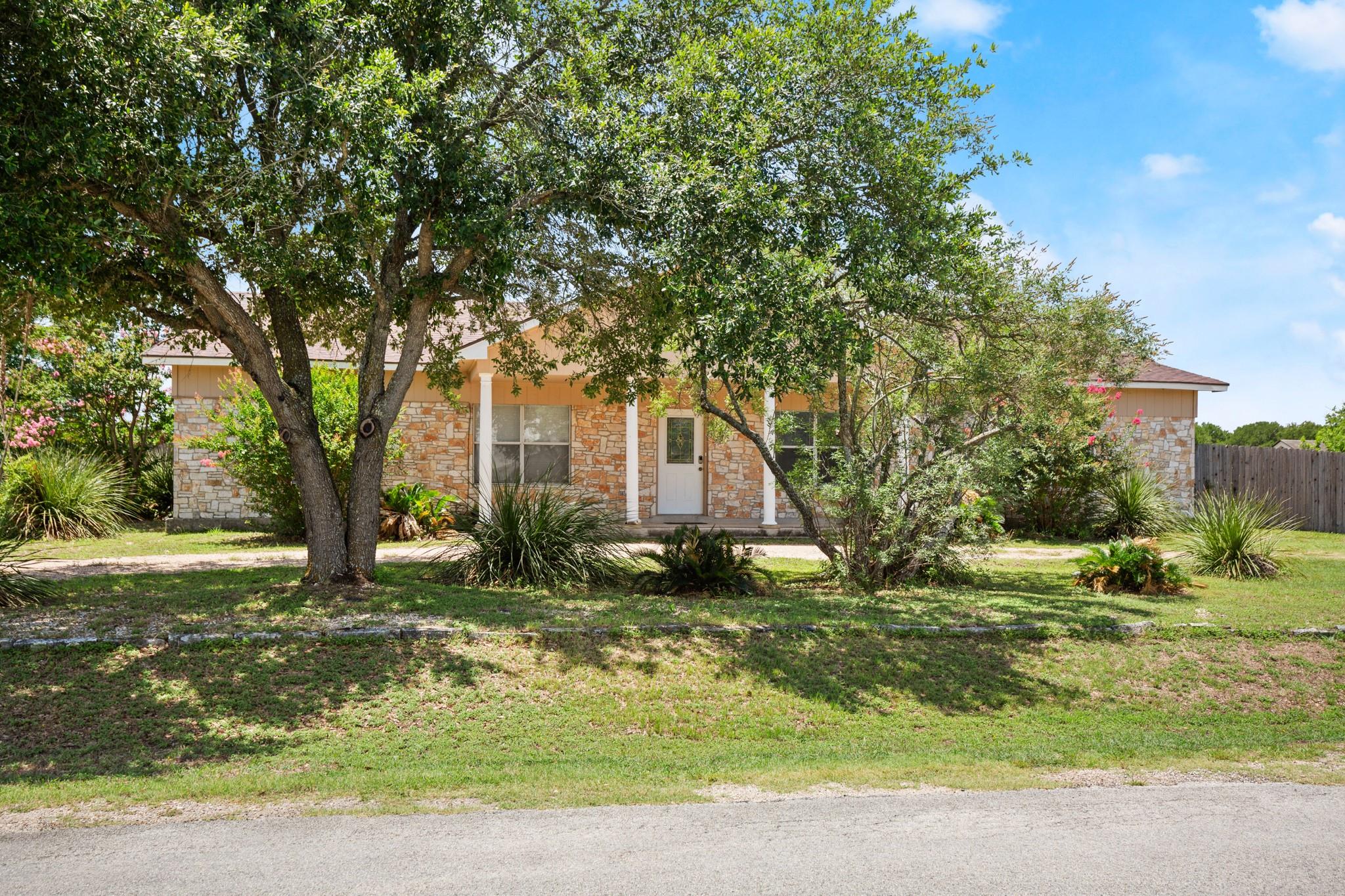 101 Homestead Rd, Kyle, TX 78640