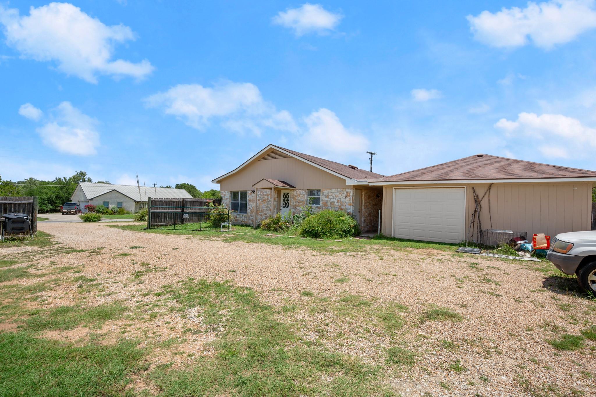 101 Homestead Rd, Kyle, TX 78640