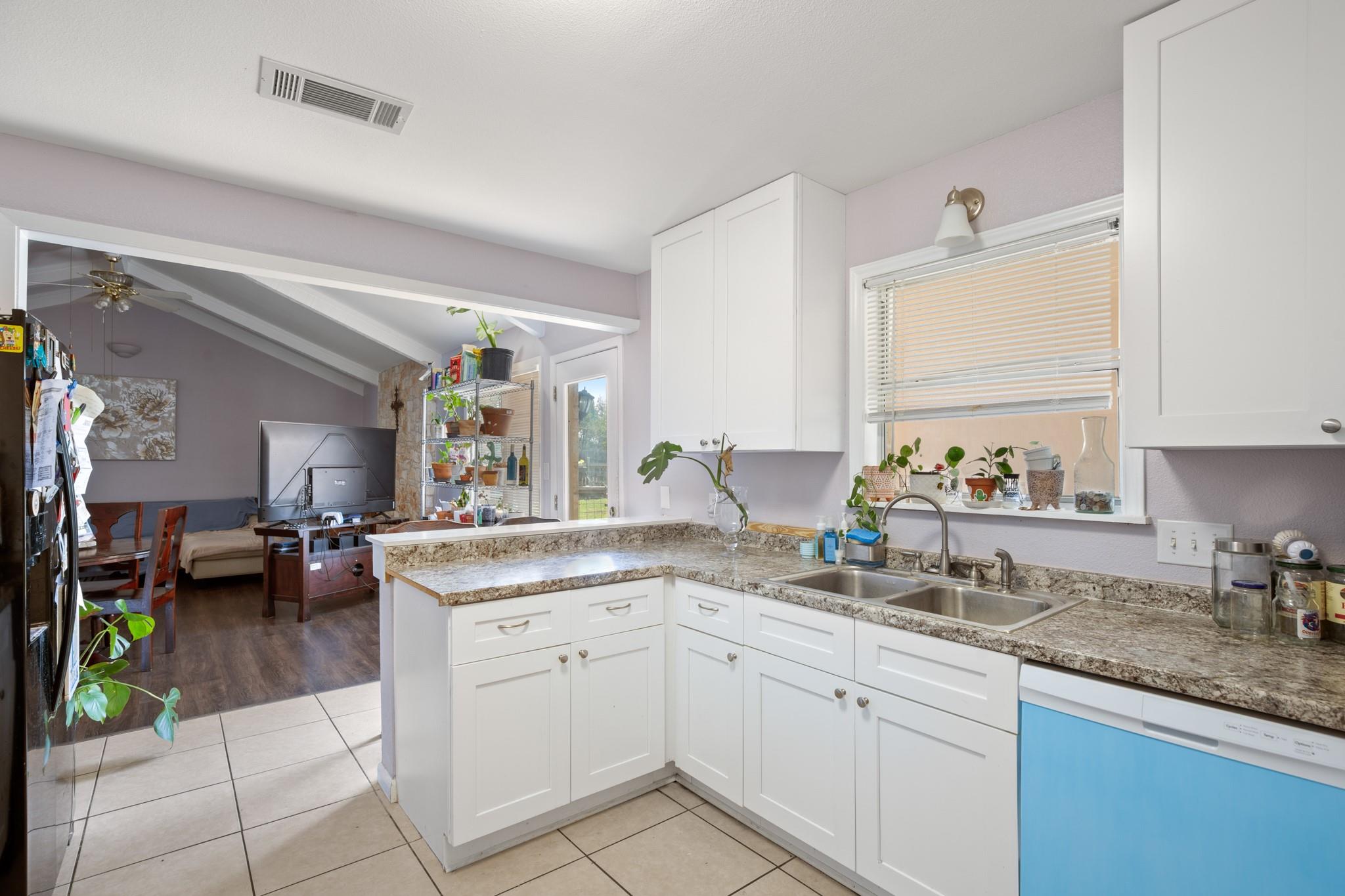 101 Homestead Rd, Kyle, TX 78640