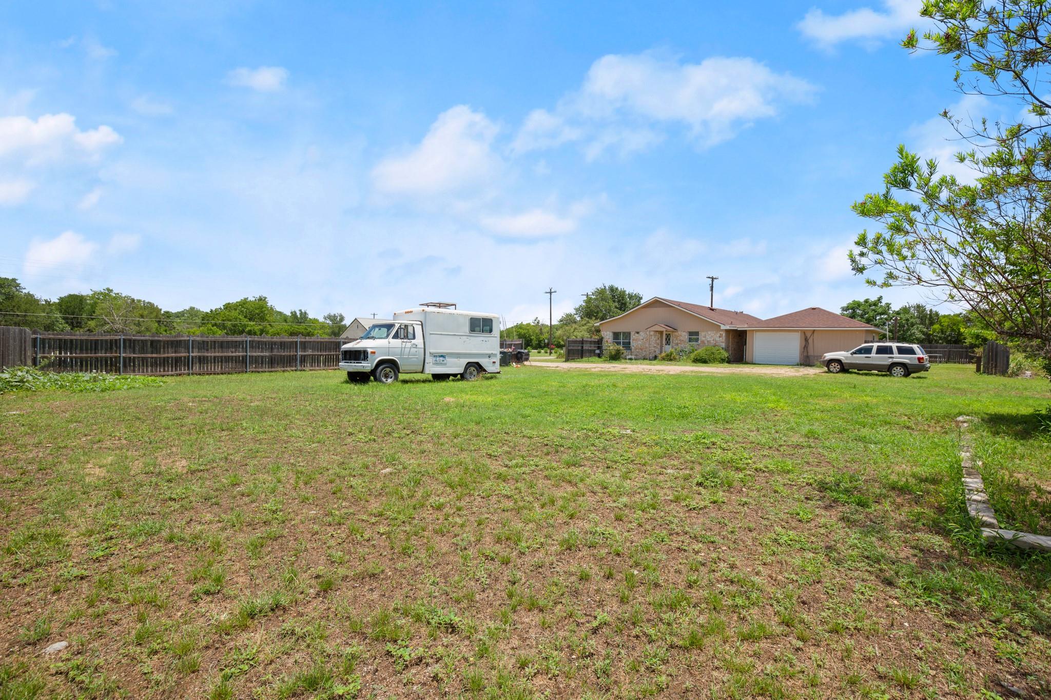 101 Homestead Rd, Kyle, TX 78640