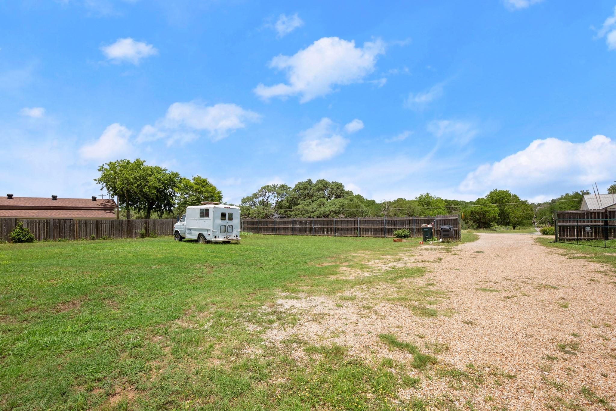 101 Homestead Rd, Kyle, TX 78640
