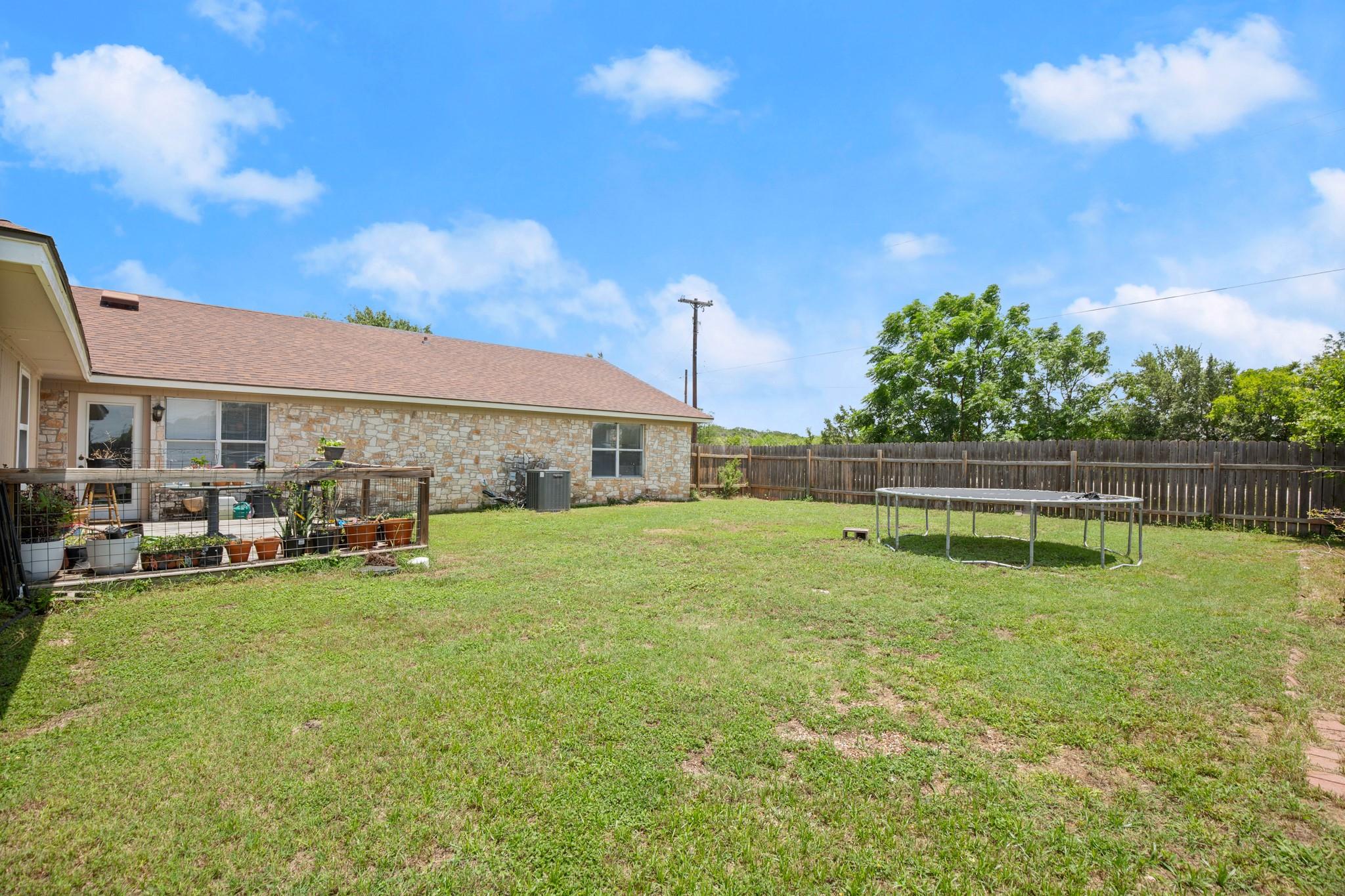 101 Homestead Rd, Kyle, TX 78640