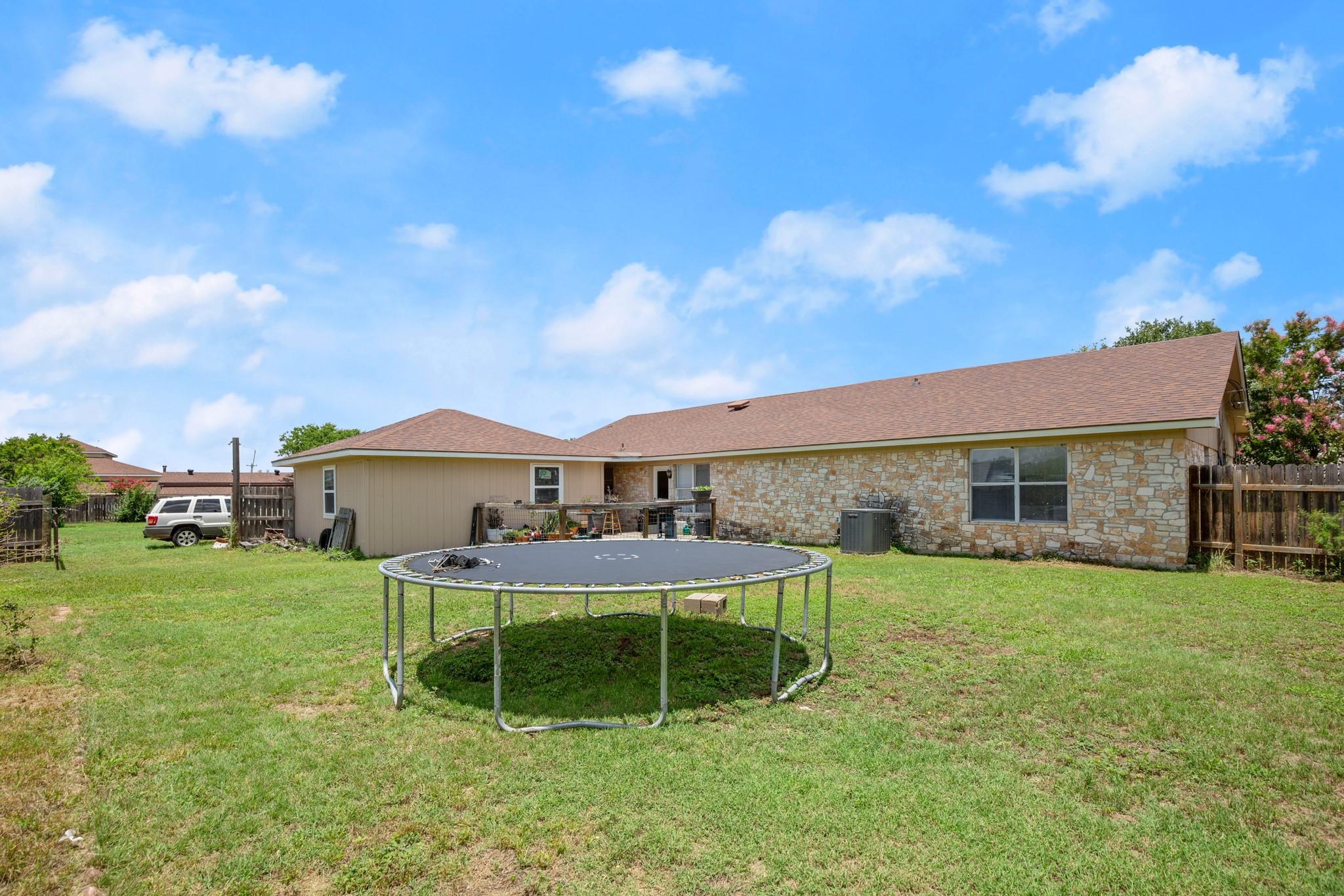 101 Homestead Rd, Kyle, TX 78640