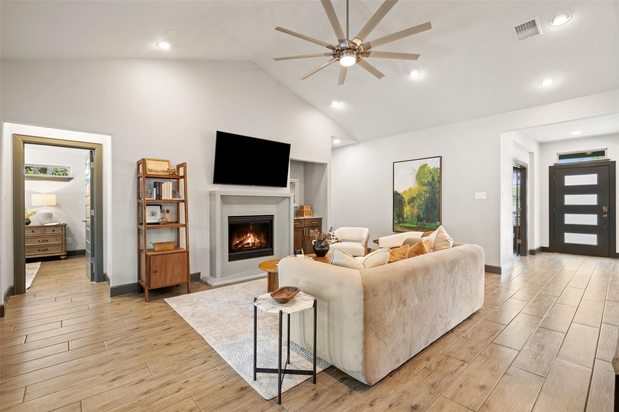 1614 S College St, Georgetown, TX 78626