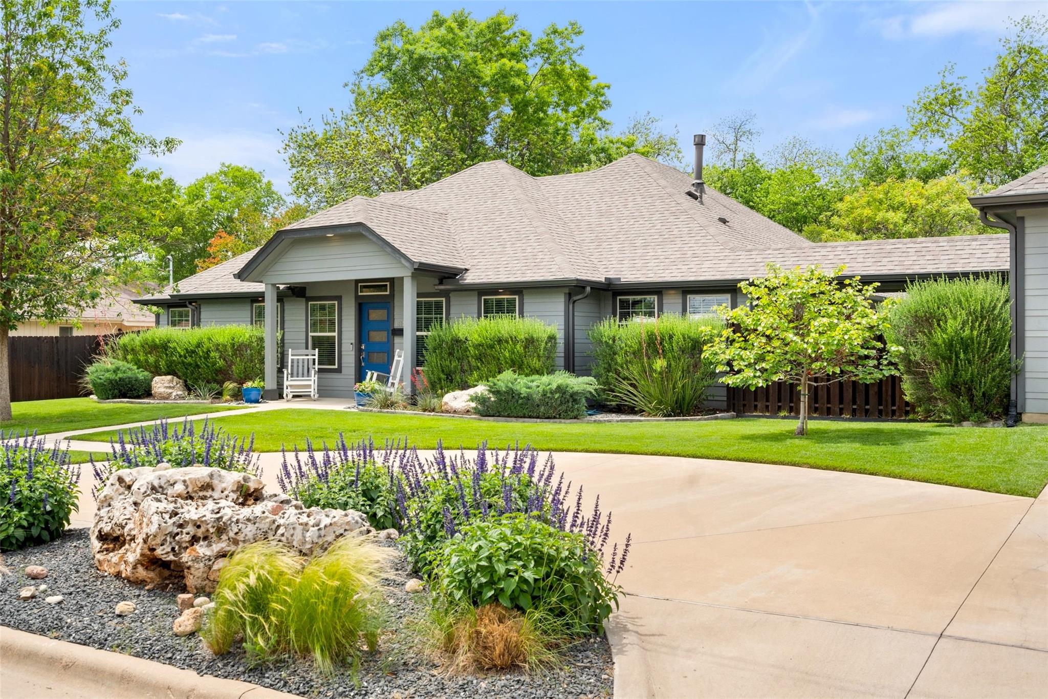 1614 S College St, Georgetown, TX 78626