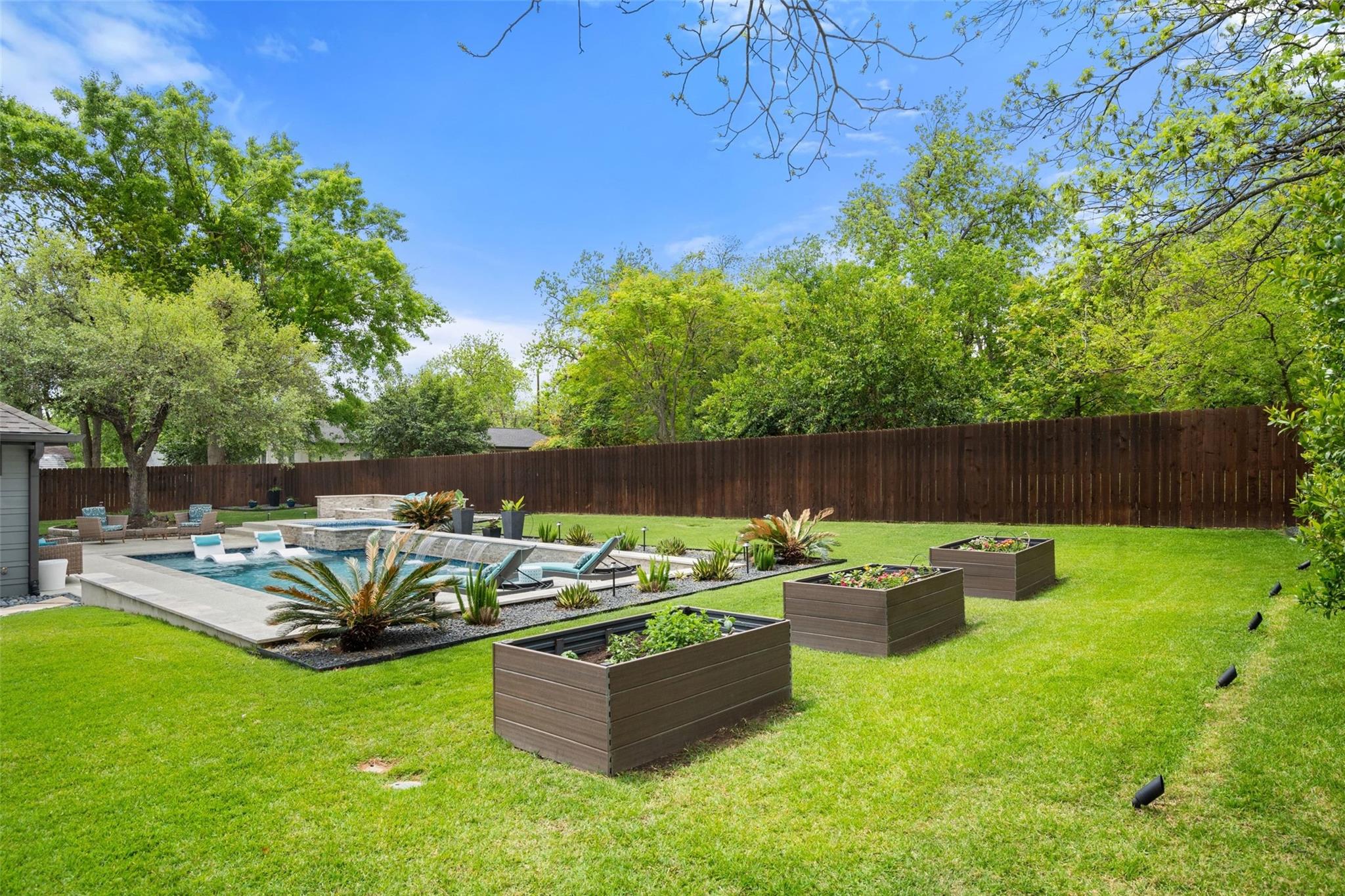 1614 S College St, Georgetown, TX 78626