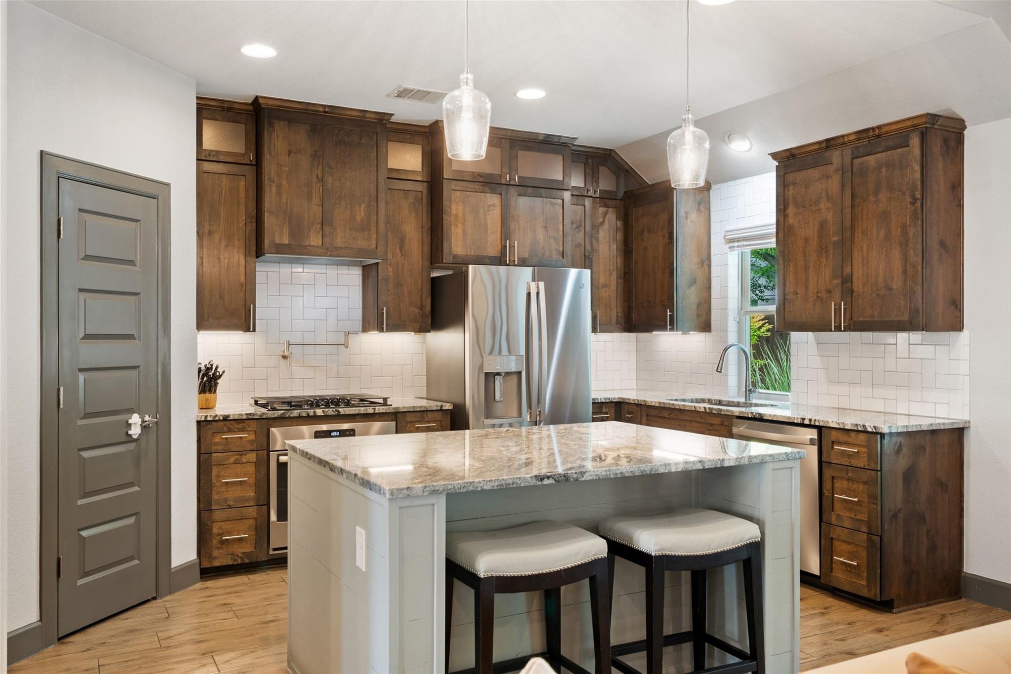 1614 S College St, Georgetown, TX 78626