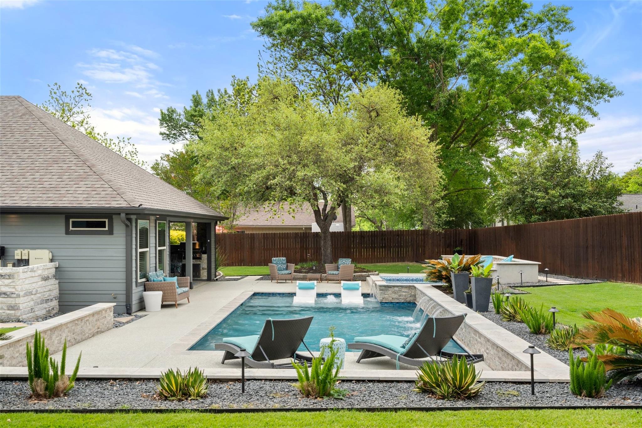 1614 S College St, Georgetown, TX 78626