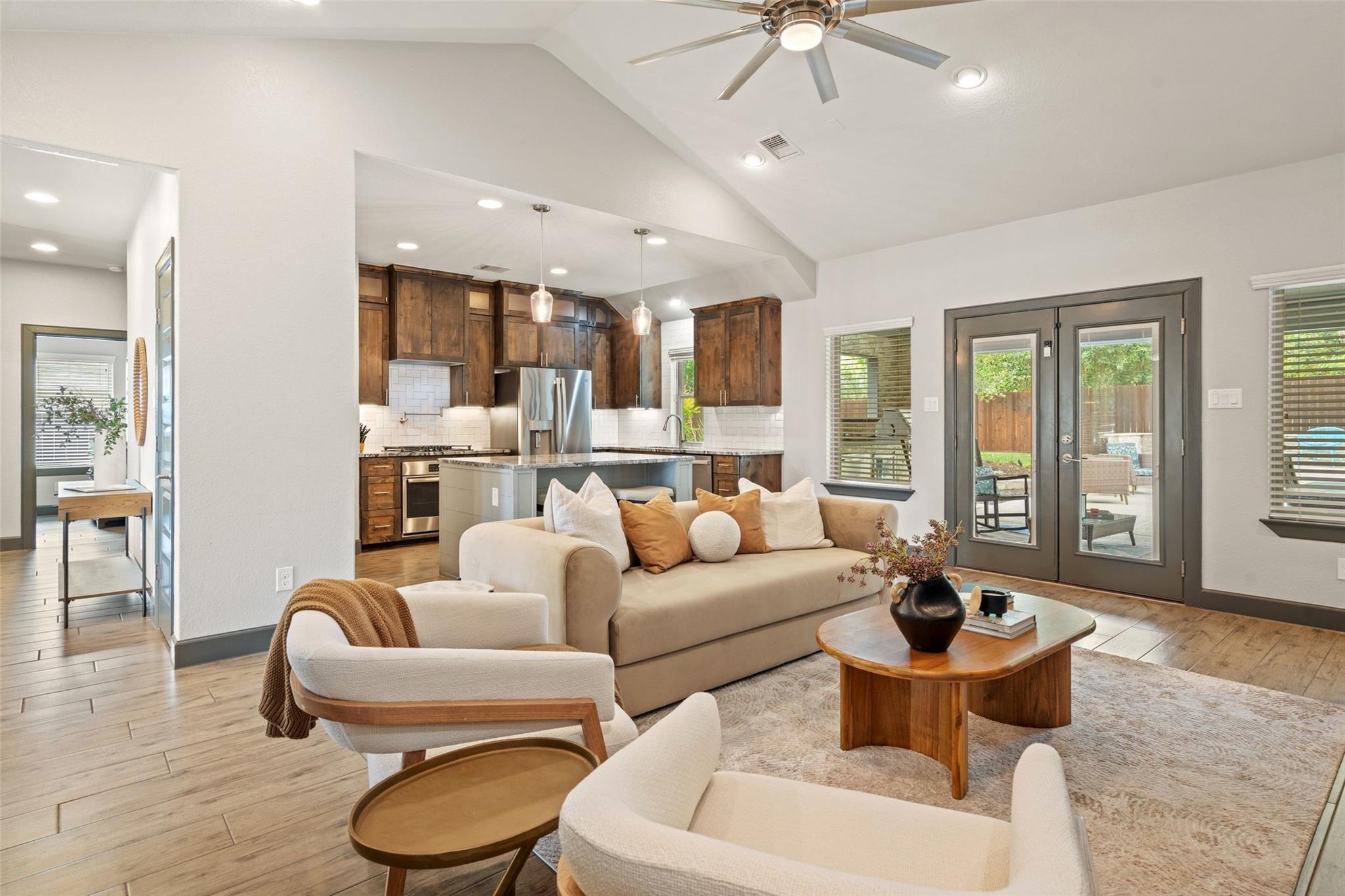 1614 S College St, Georgetown, TX 78626