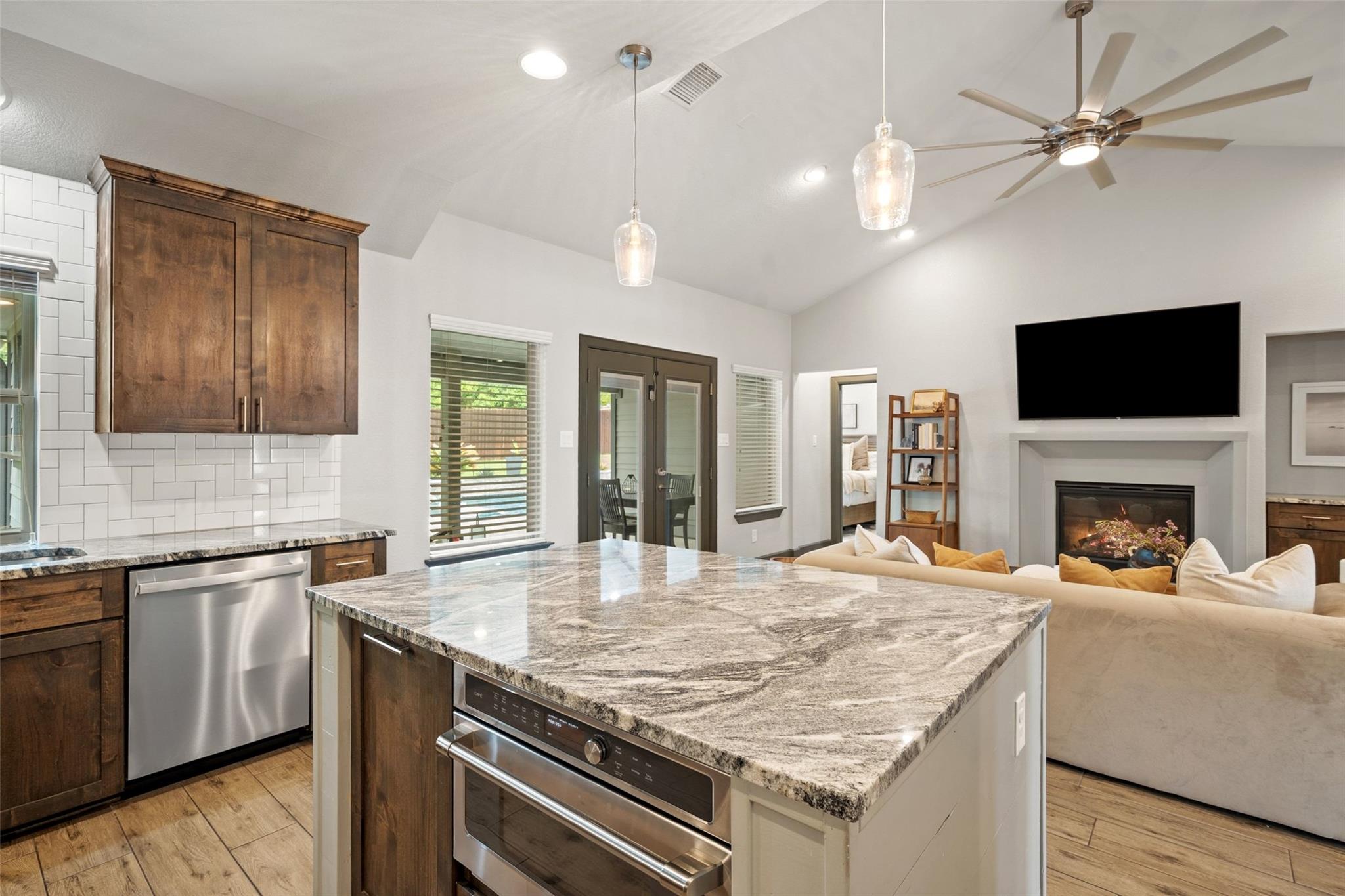 1614 S College St, Georgetown, TX 78626