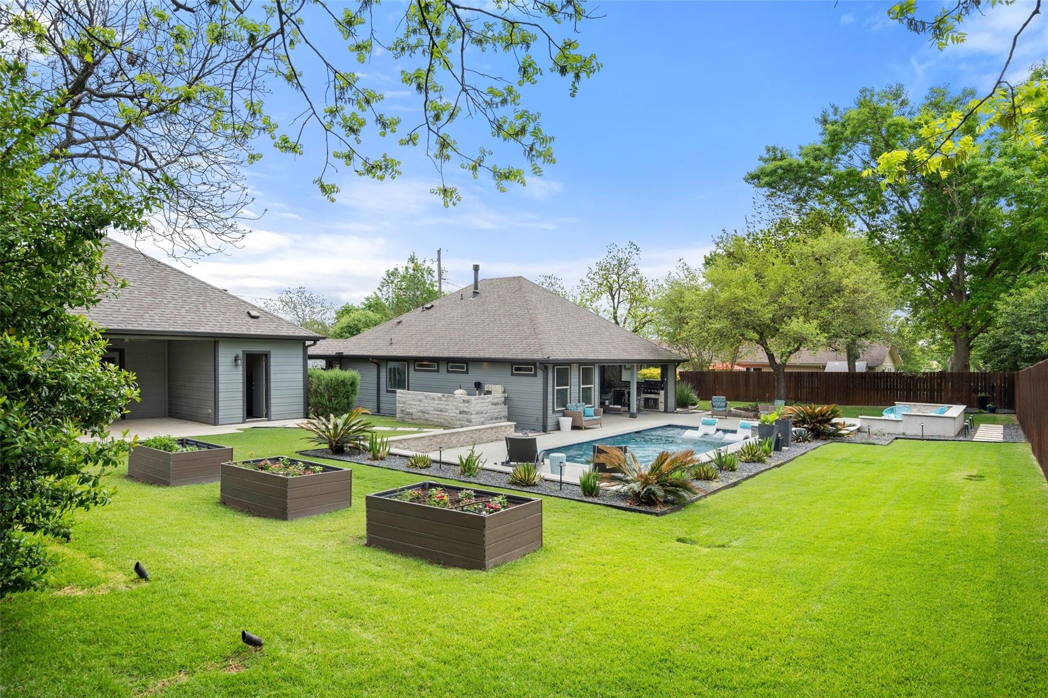 1614 S College St, Georgetown, TX 78626