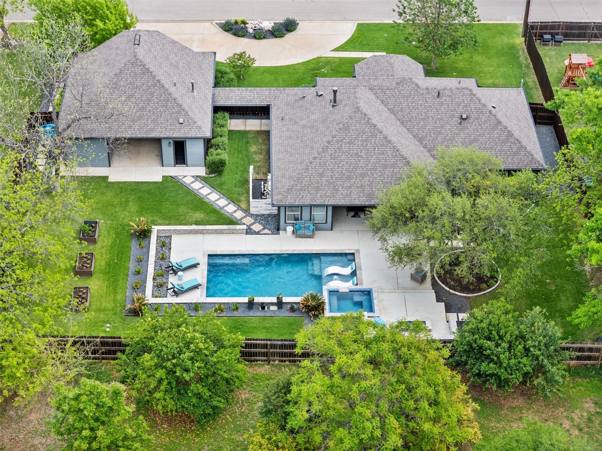 1614 S College St, Georgetown, TX 78626