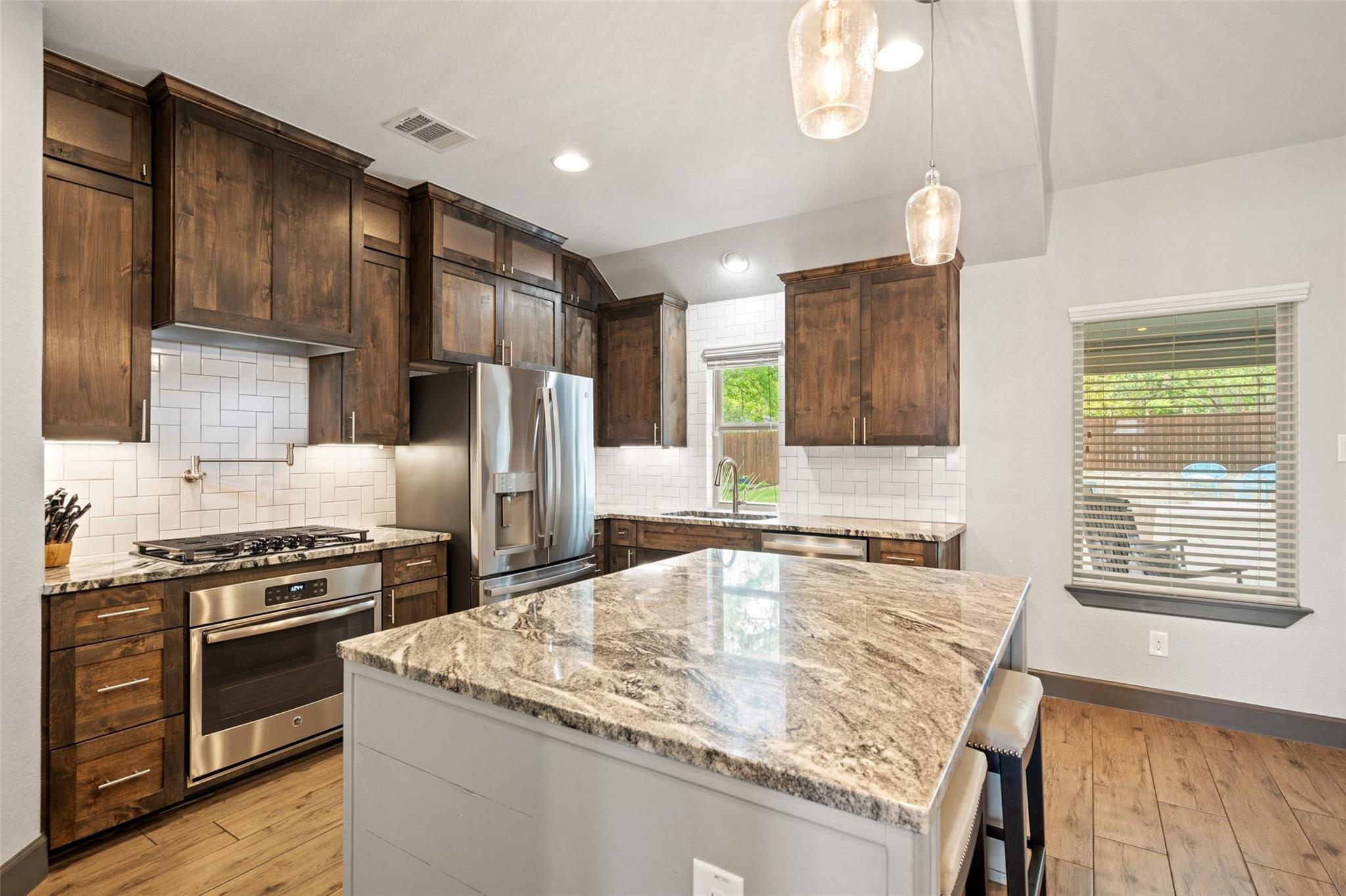 1614 S College St, Georgetown, TX 78626