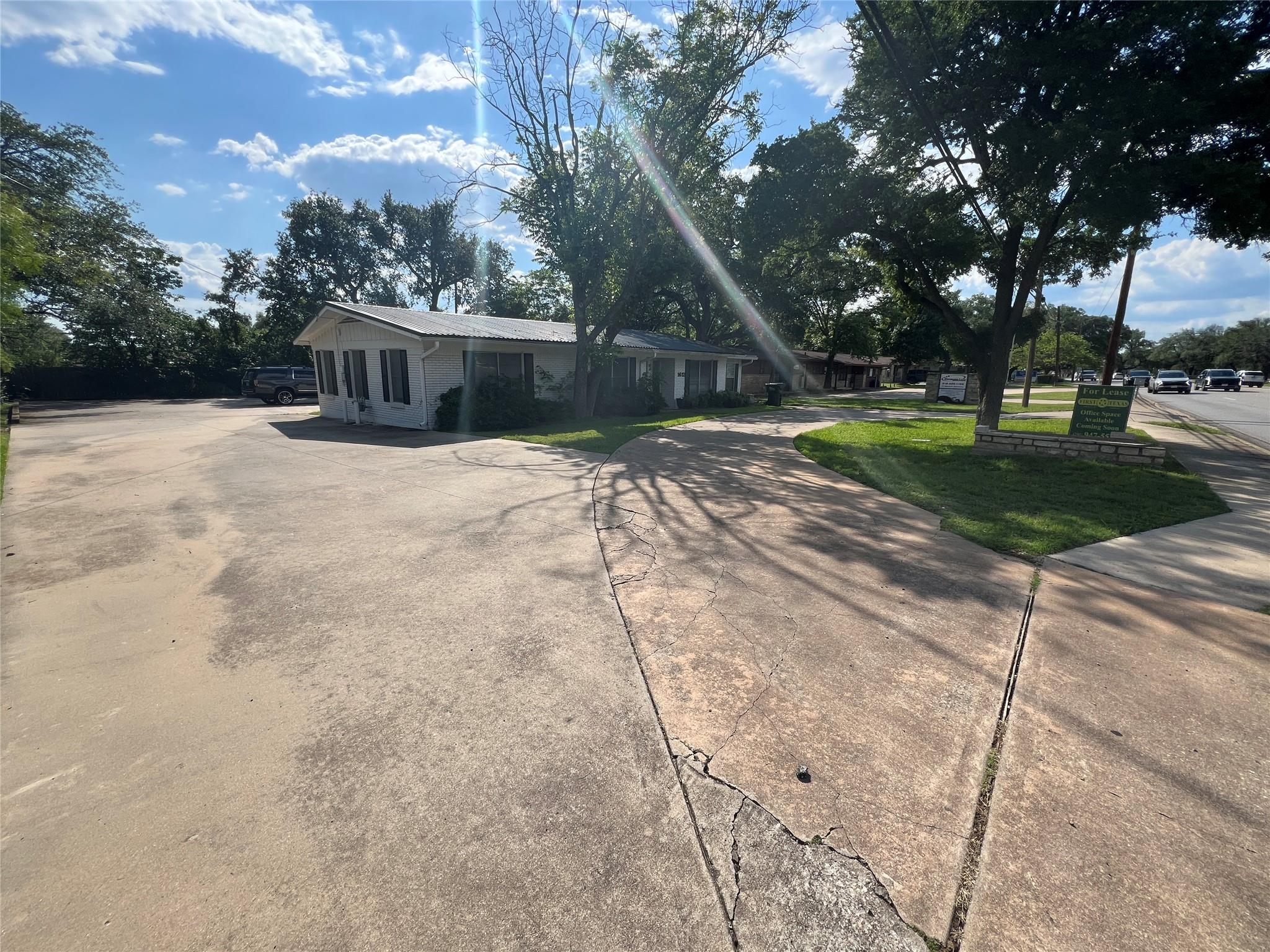 1612 Williams Dr, Georgetown, TX 78628