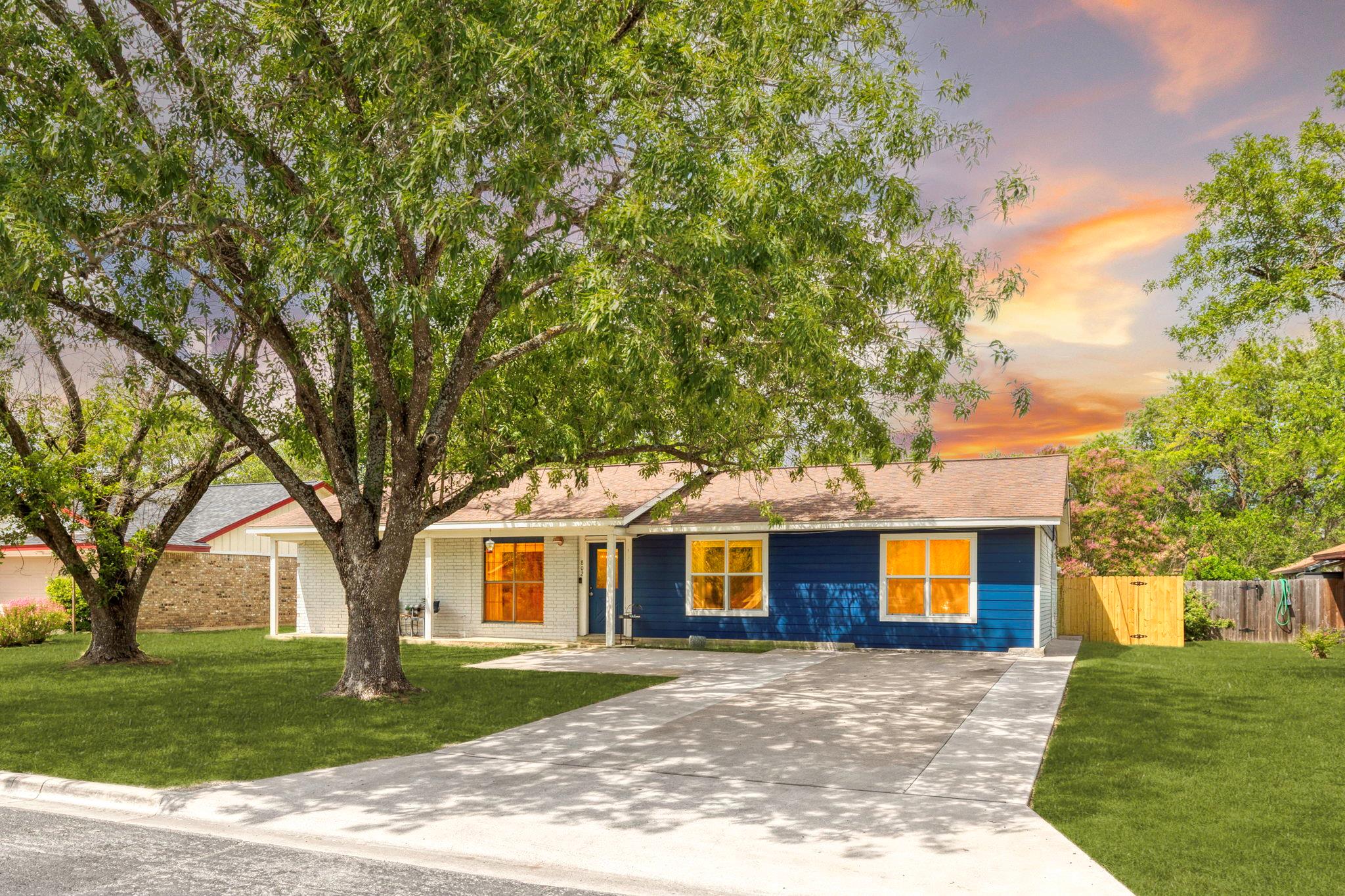 802 San Jacinto St, Lockhart, TX 78644
