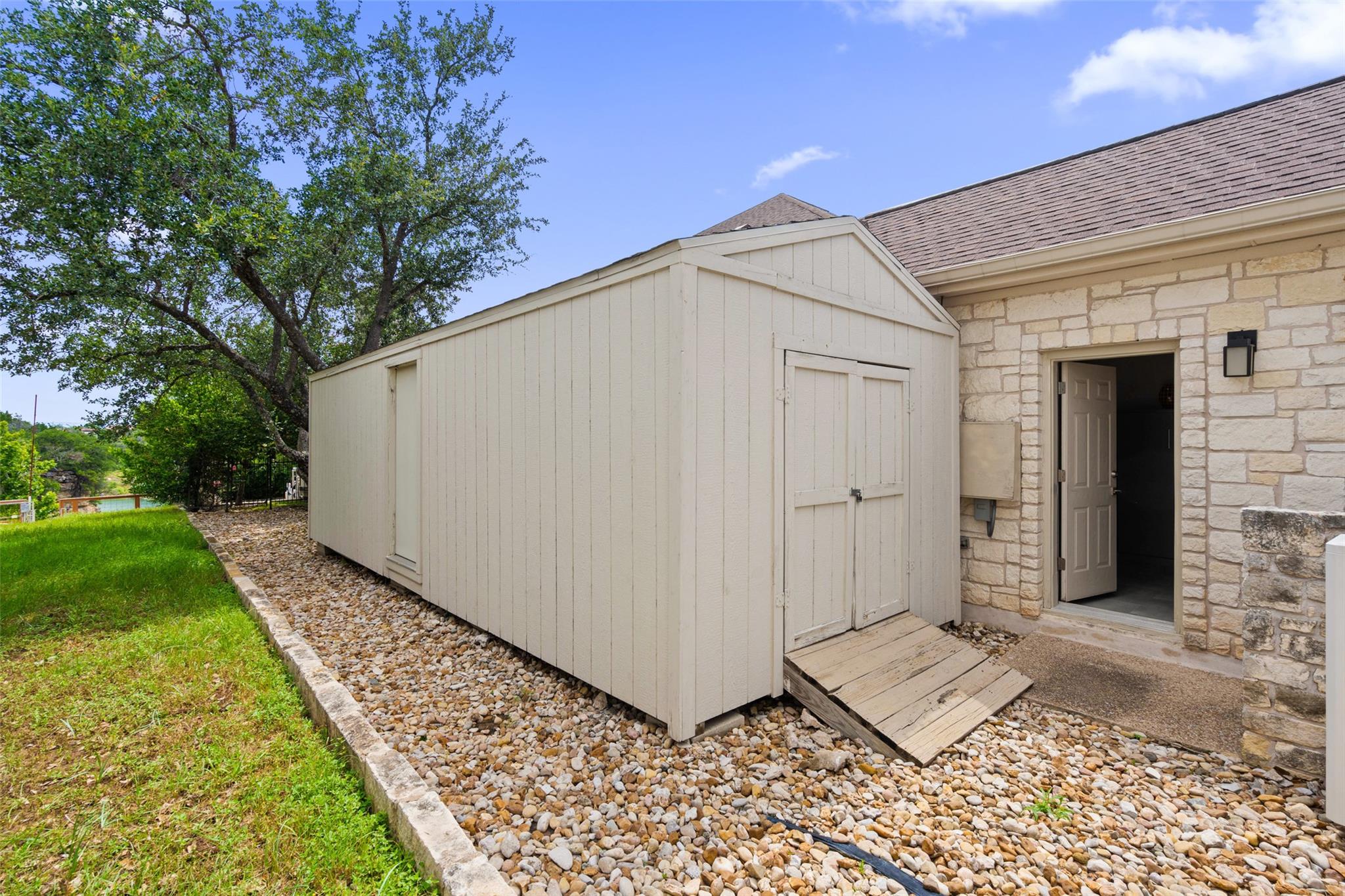 22126 Briarcliff Dr, Spicewood, TX 78669