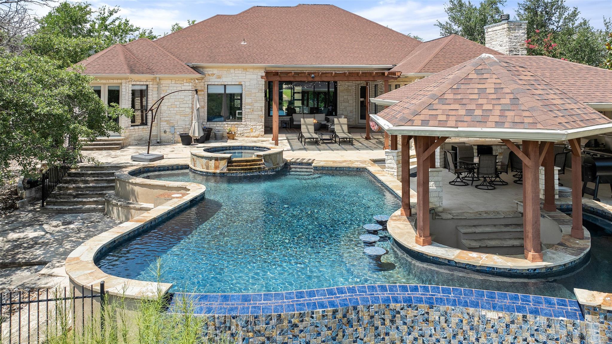 22126 Briarcliff Dr, Spicewood, TX 78669