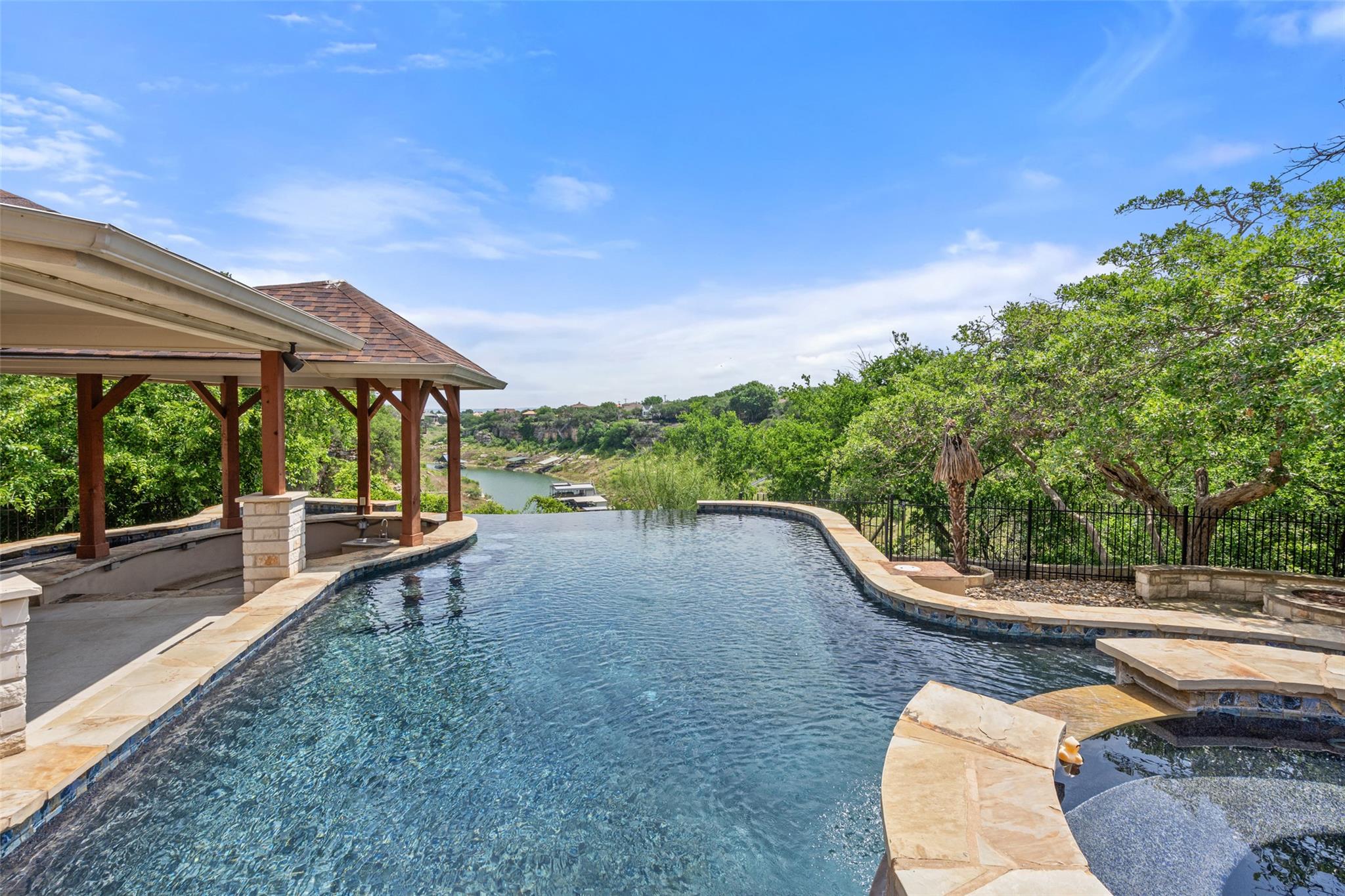 22126 Briarcliff Dr, Spicewood, TX 78669