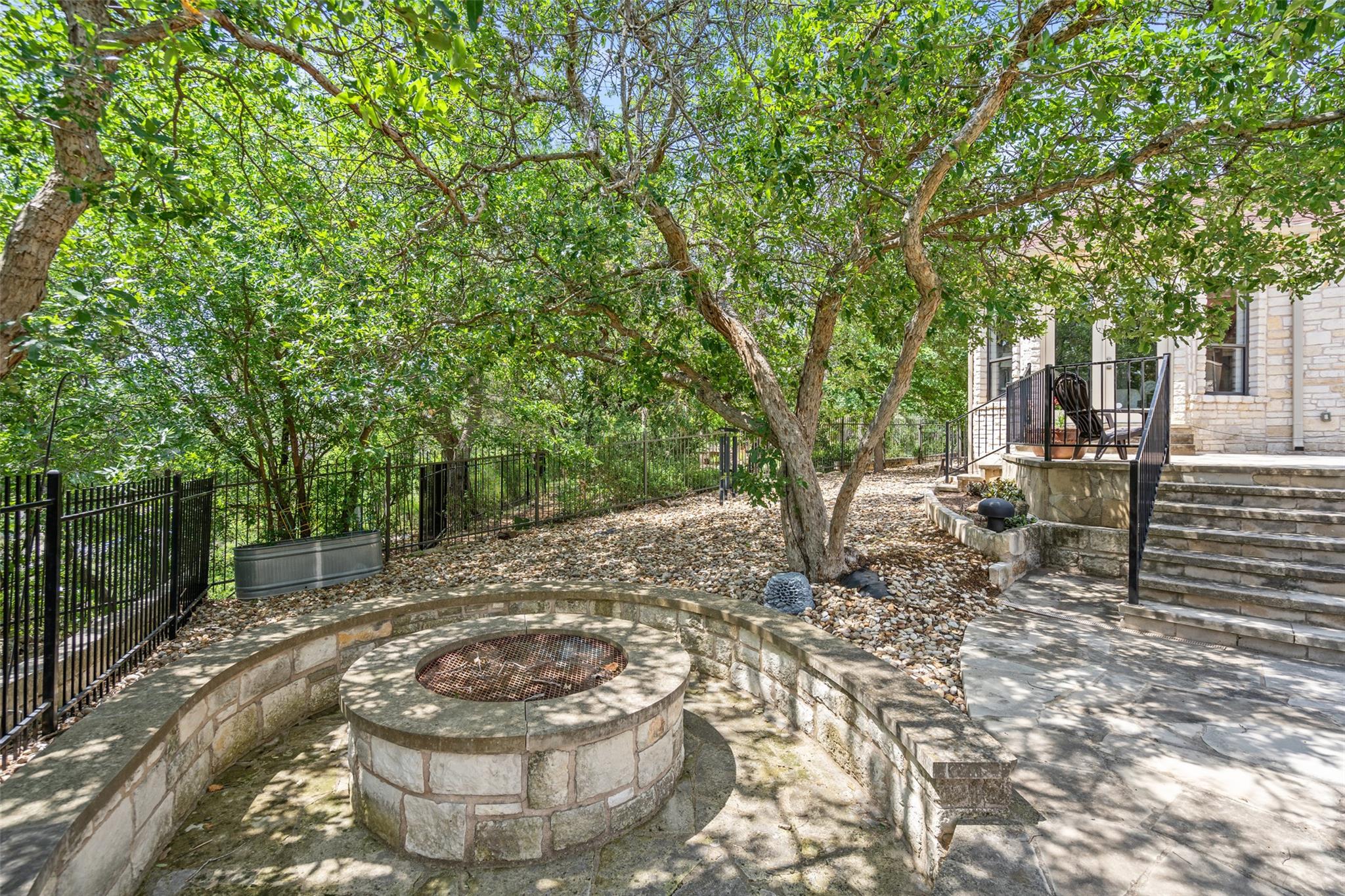 22126 Briarcliff Dr, Spicewood, TX 78669
