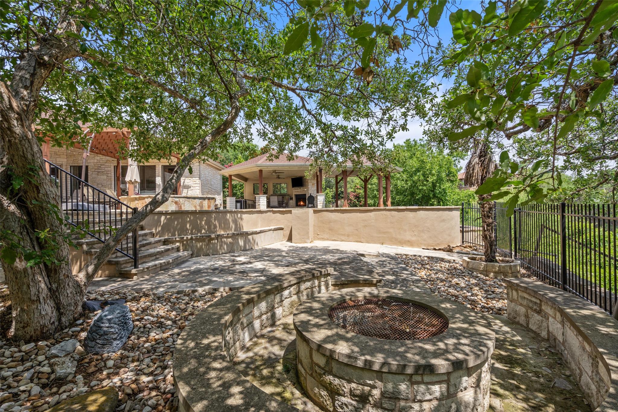 22126 Briarcliff Dr, Spicewood, TX 78669