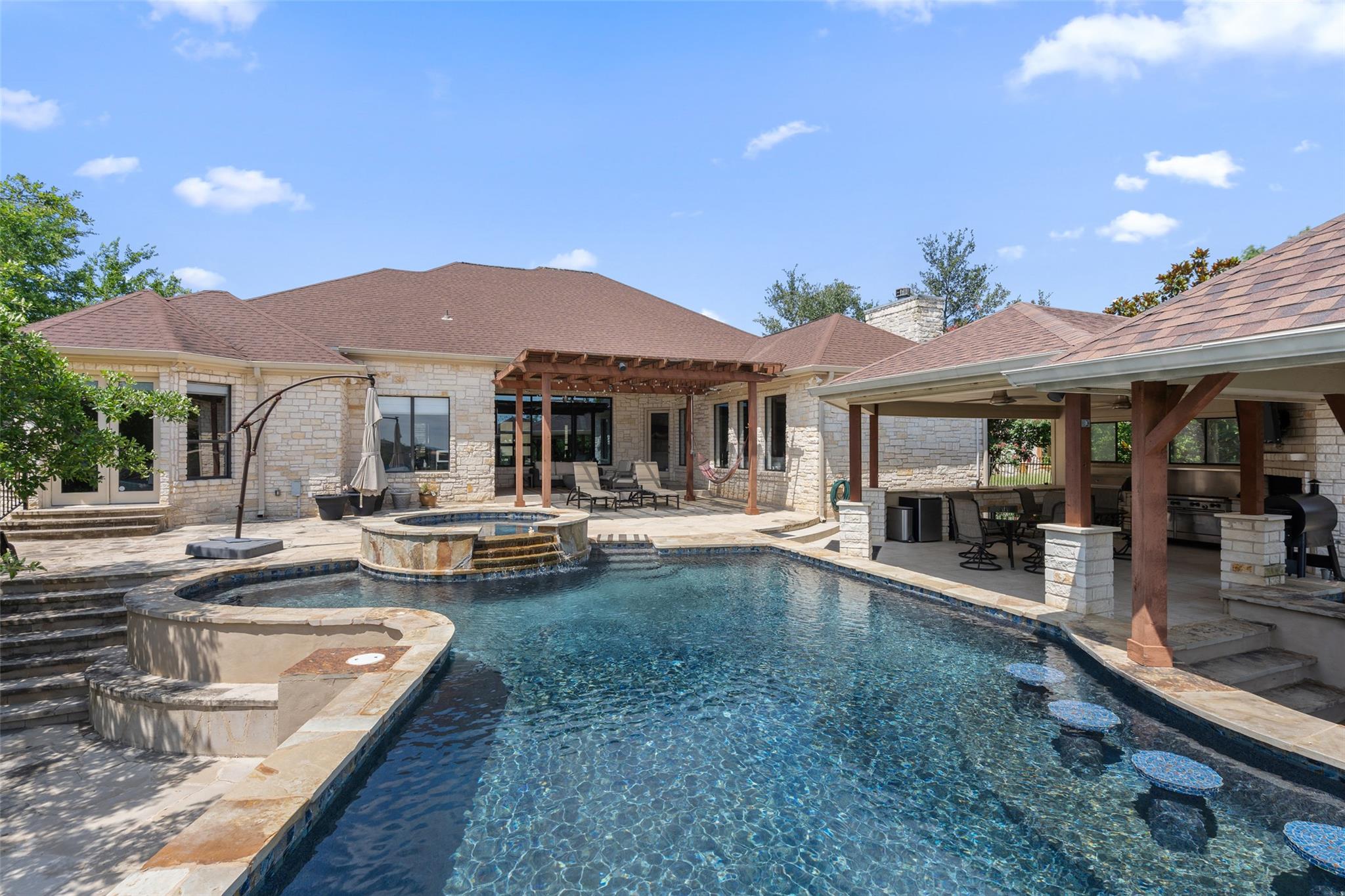 22126 Briarcliff Dr, Spicewood, TX 78669