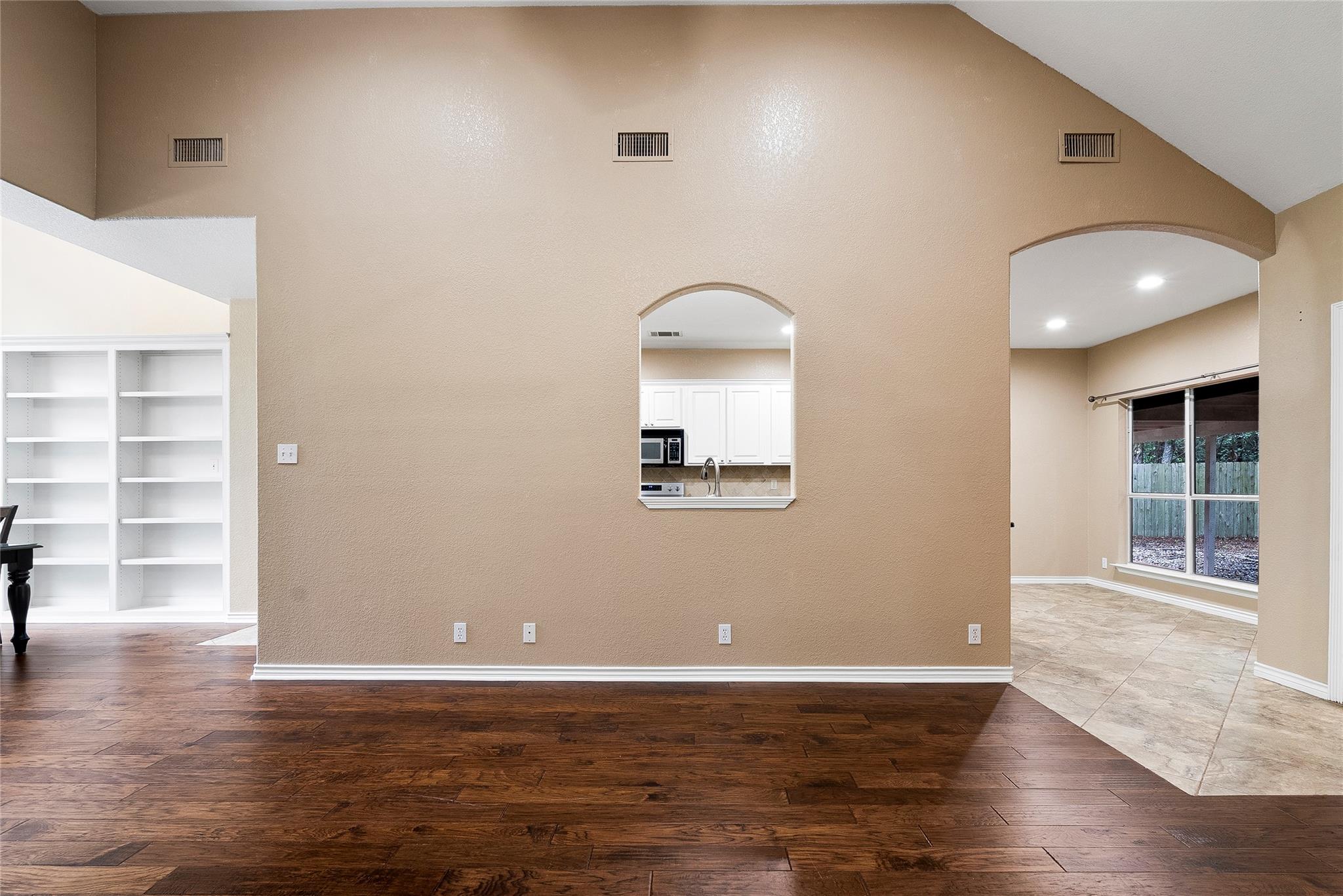 230 Cedar Hills Dr, Elgin, TX 78621