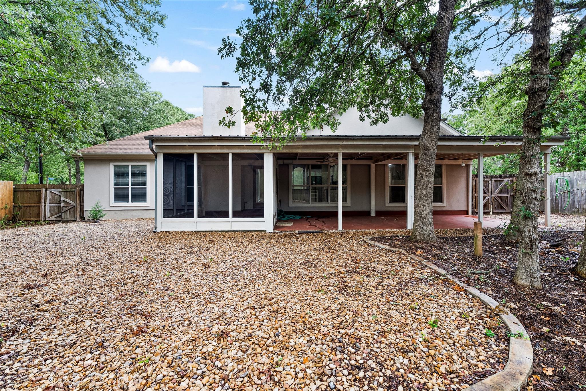 230 Cedar Hills Dr, Elgin, TX 78621