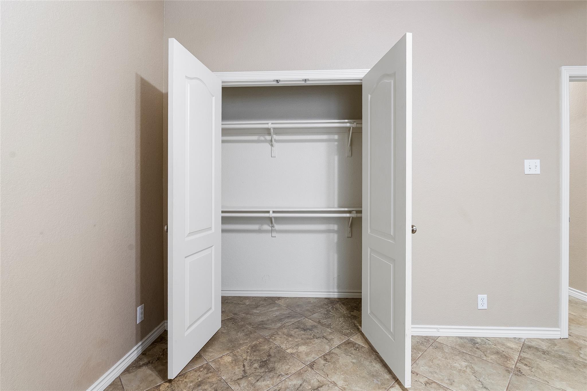 230 Cedar Hills Dr, Elgin, TX 78621