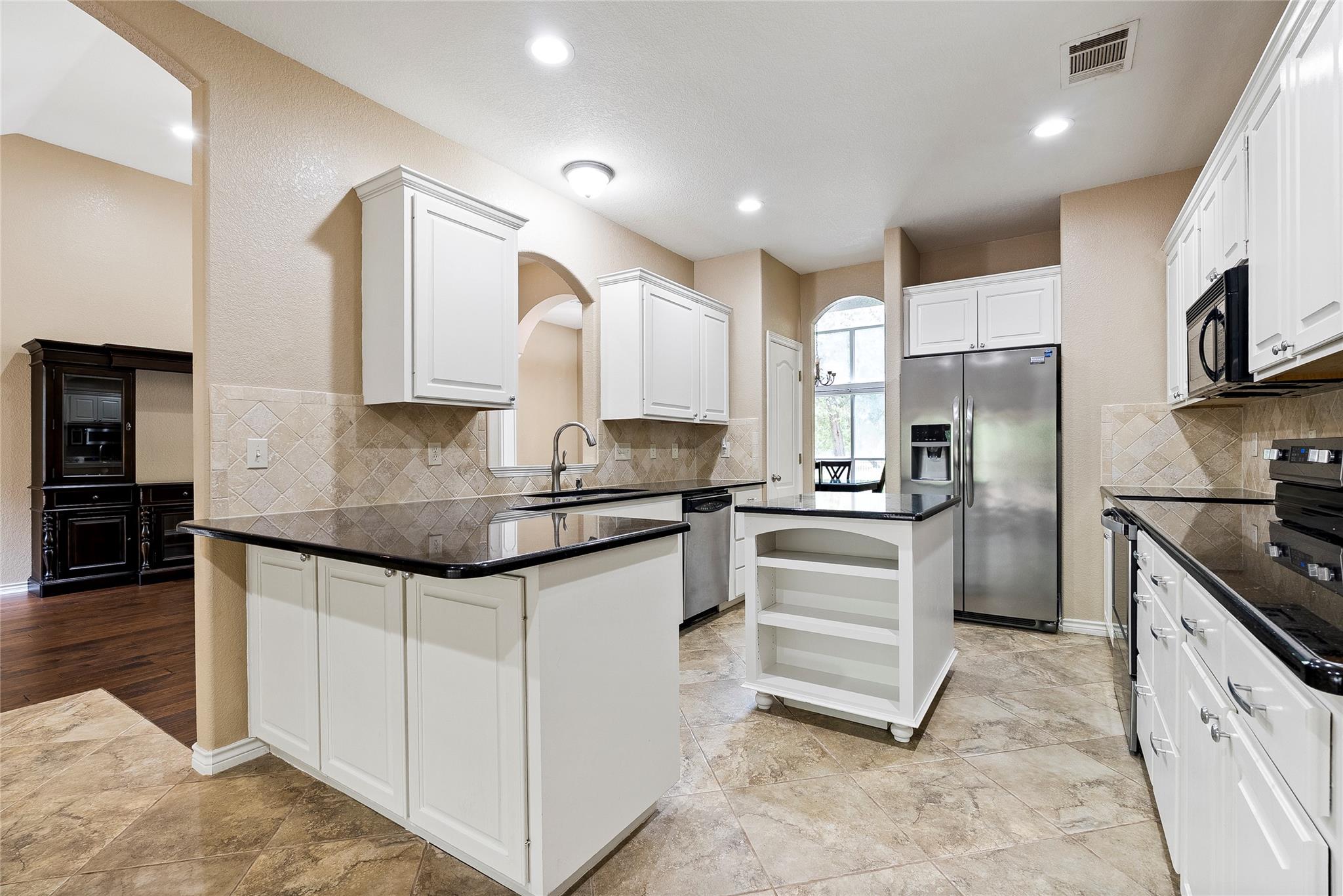 230 Cedar Hills Dr, Elgin, TX 78621