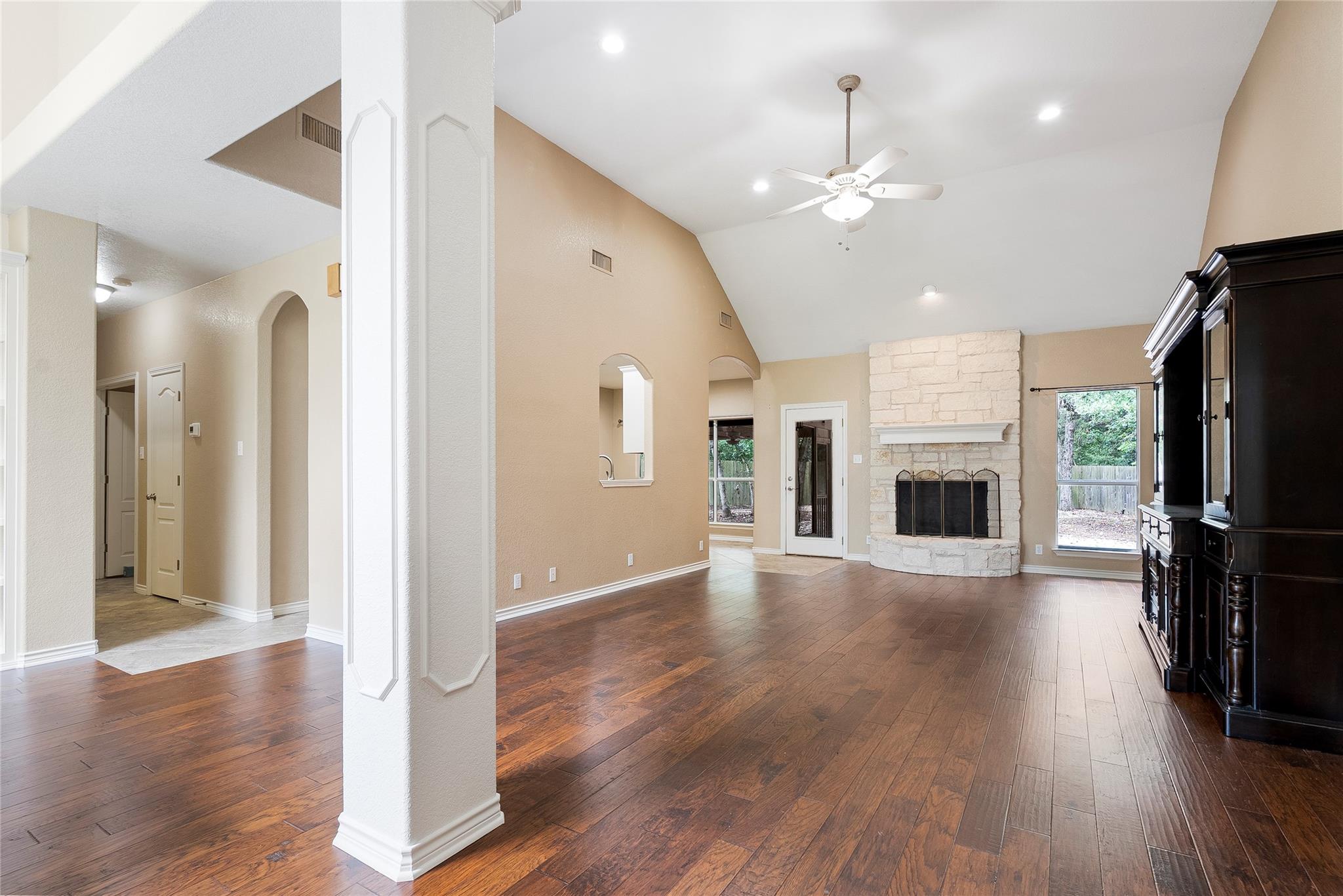 230 Cedar Hills Dr, Elgin, TX 78621