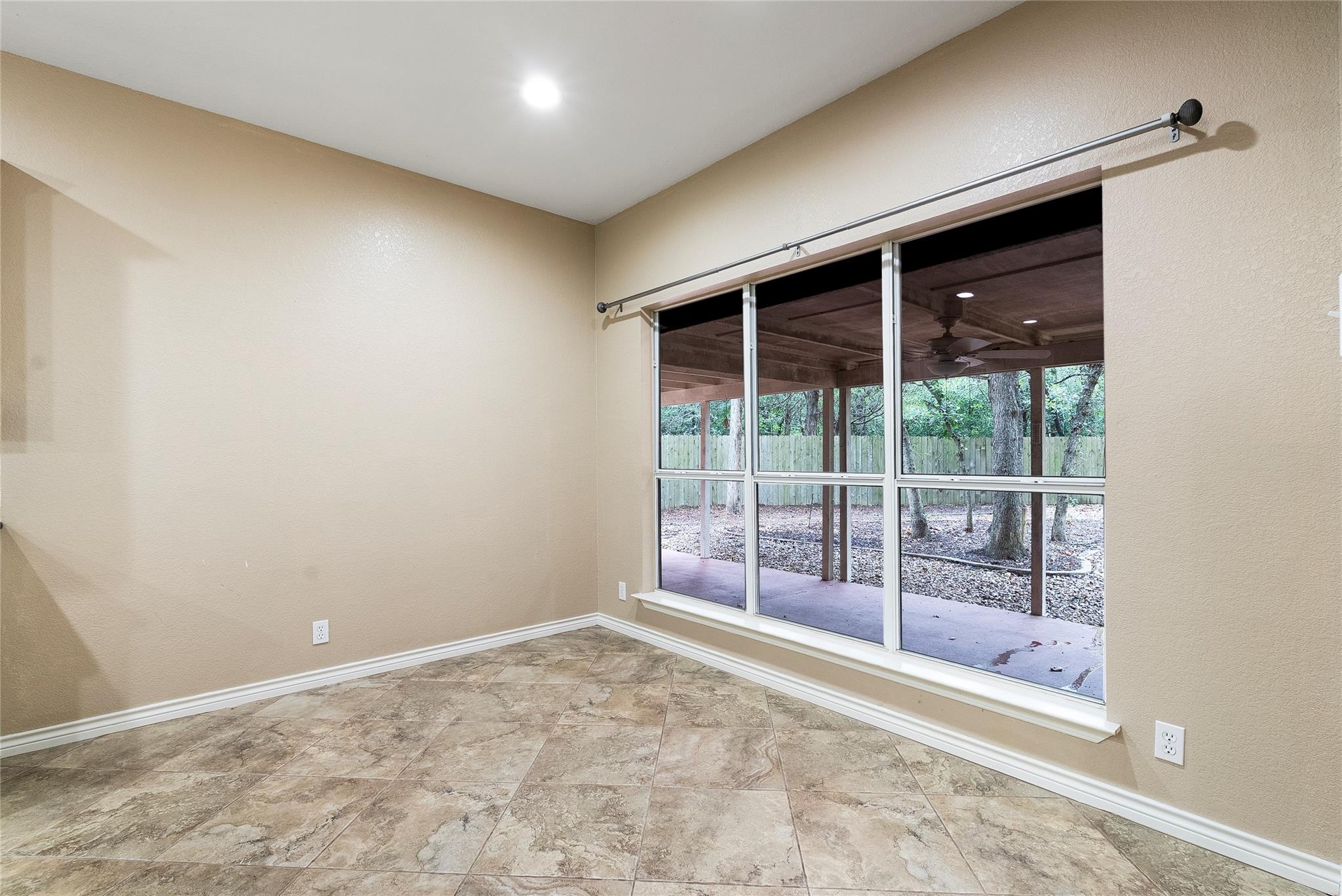 230 Cedar Hills Dr, Elgin, TX 78621