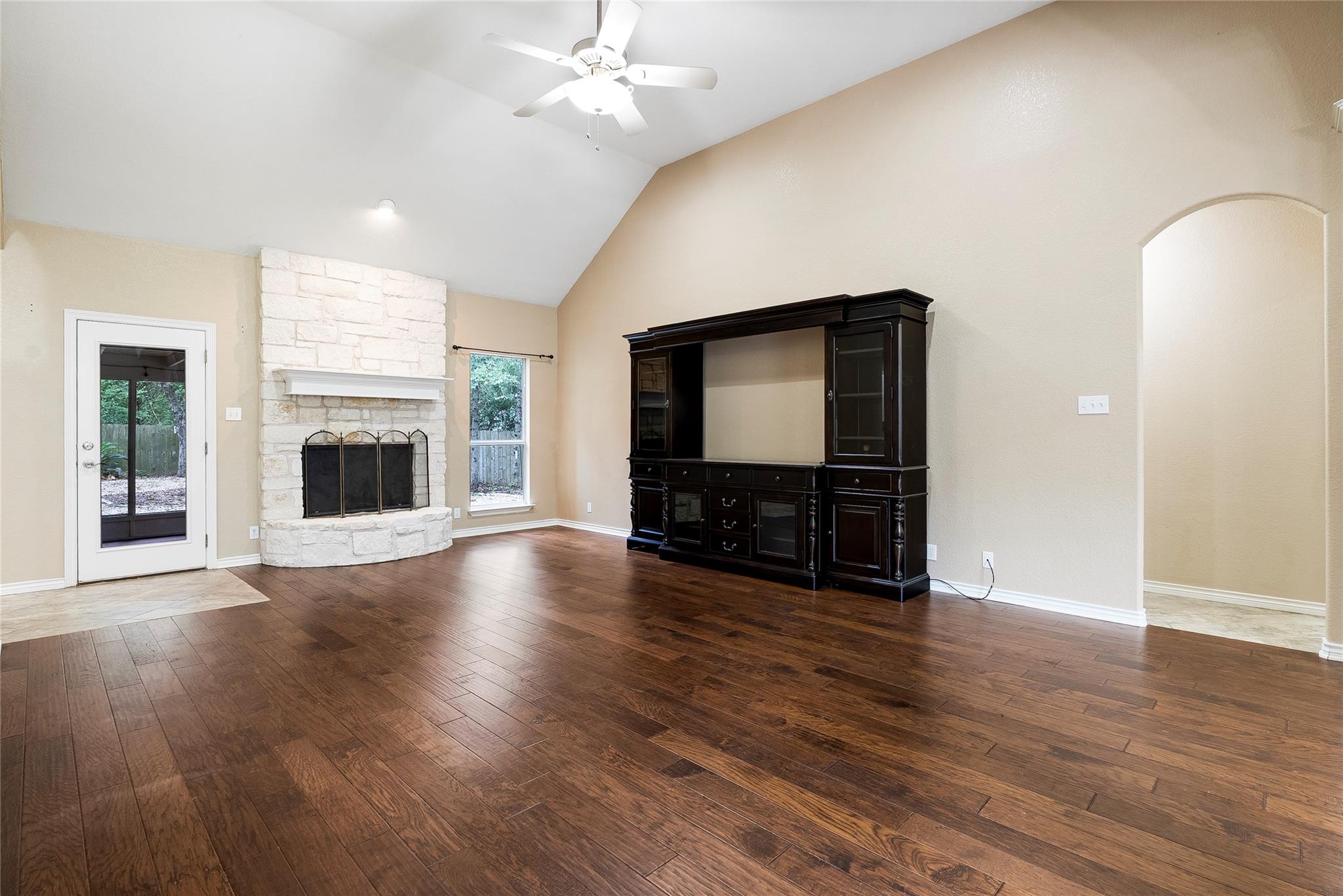 230 Cedar Hills Dr, Elgin, TX 78621