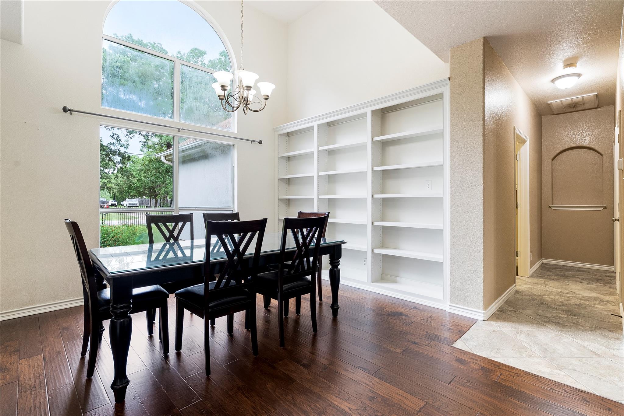 230 Cedar Hills Dr, Elgin, TX 78621