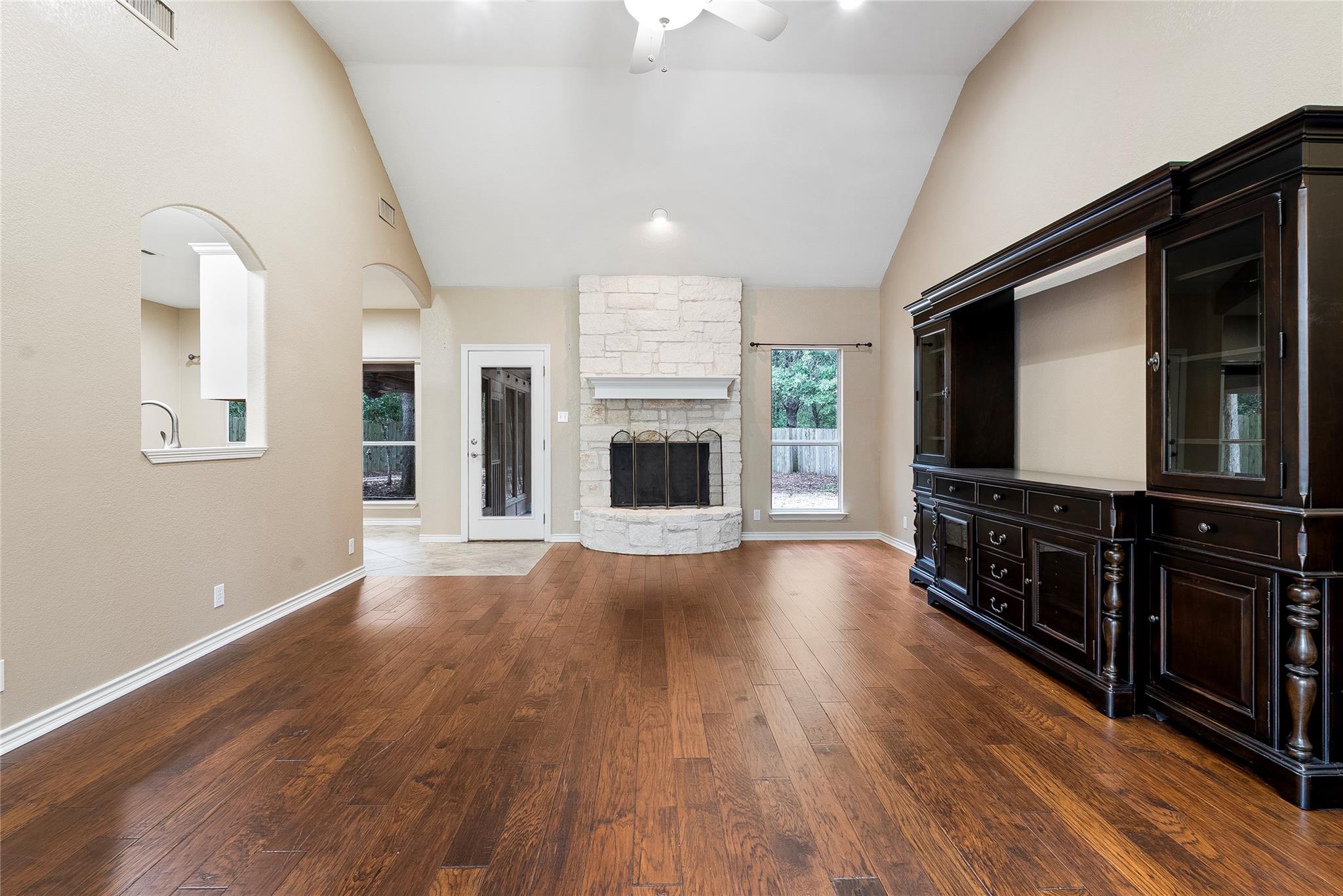 230 Cedar Hills Dr, Elgin, TX 78621