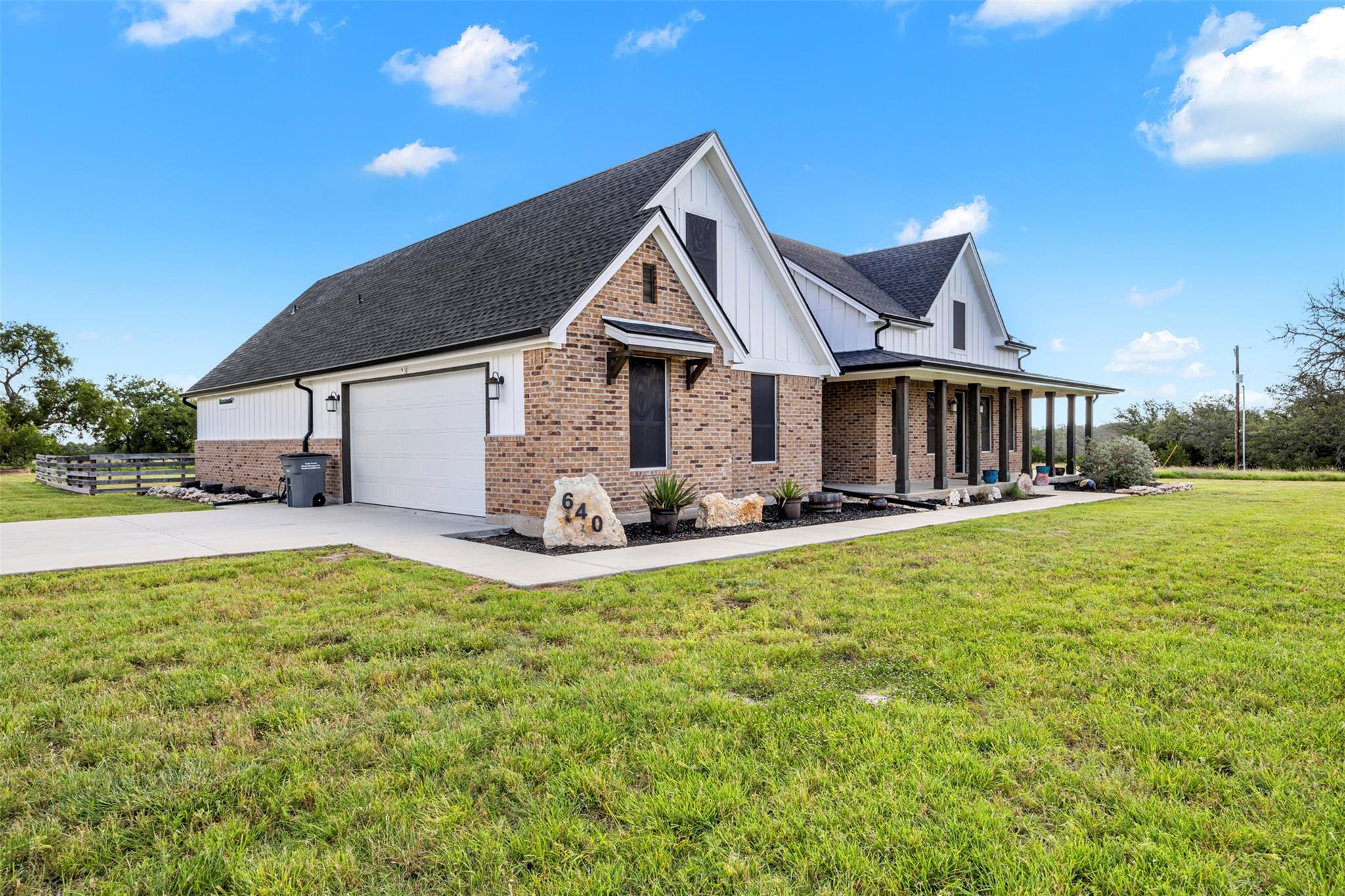 640 Blackbuck Ridge Dr, Lampasas, TX 76550