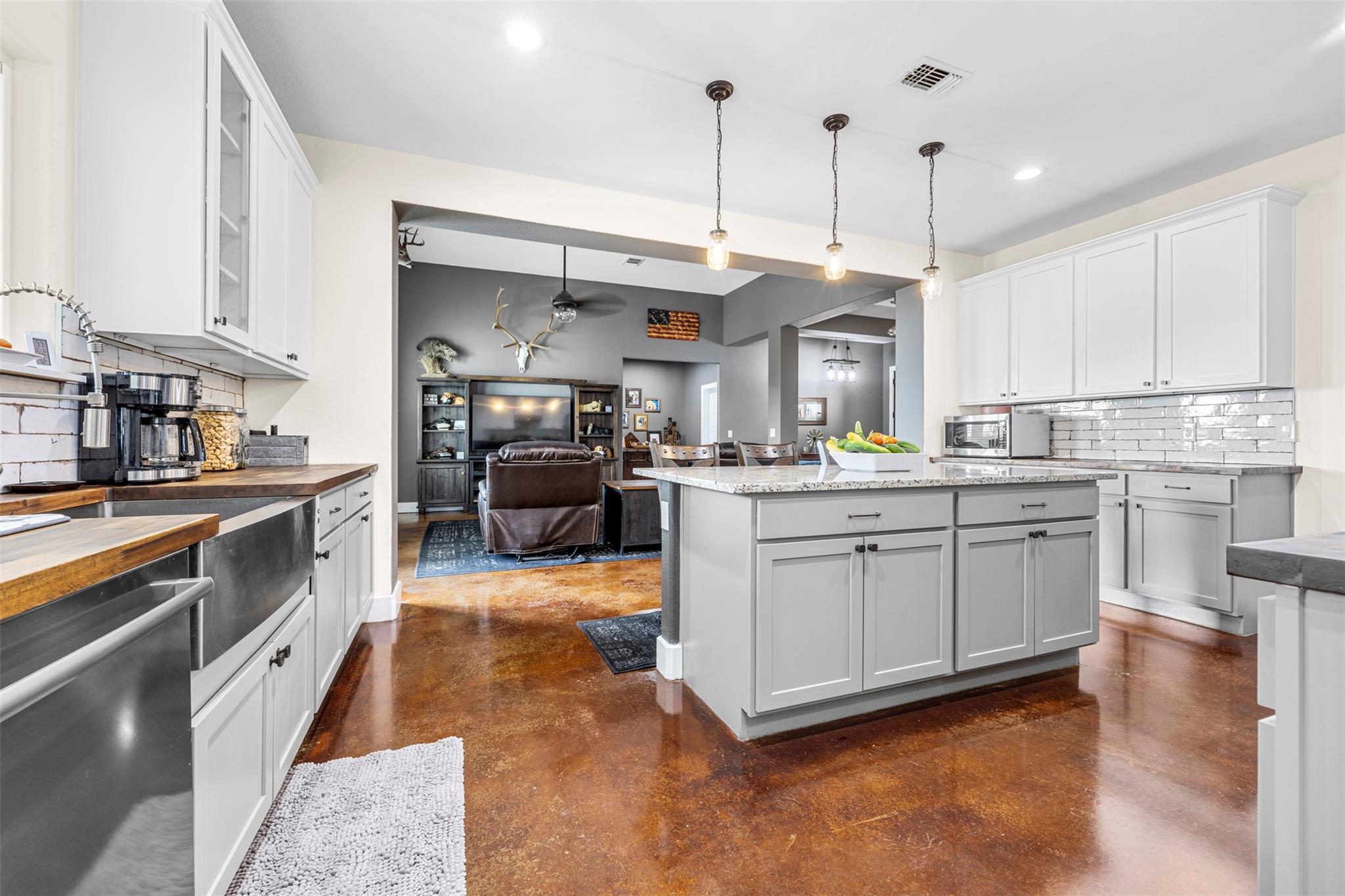 640 Blackbuck Ridge Dr, Lampasas, TX 76550